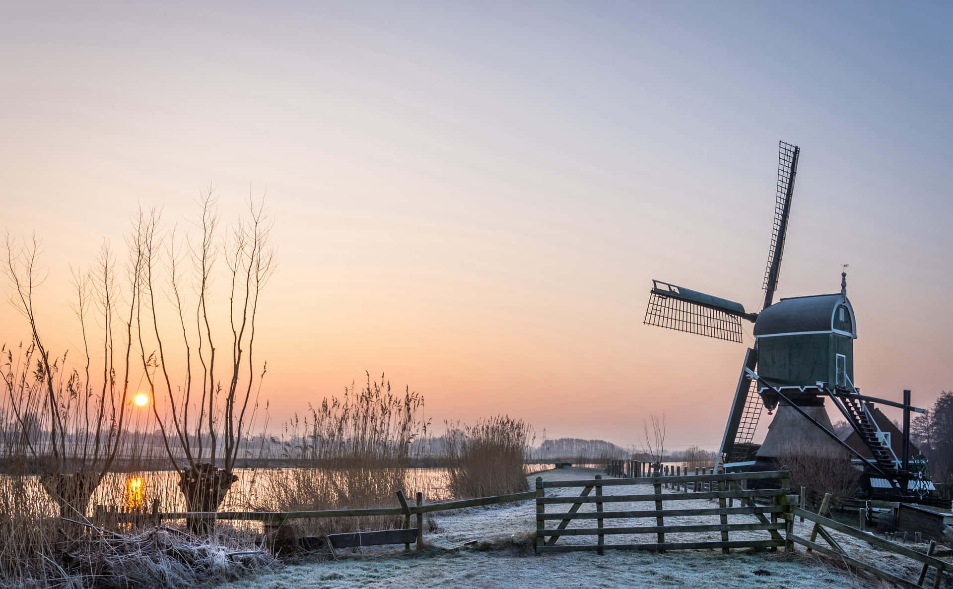 Dutch Windmillat Sunrise Gouda Netherlands Wallpaper