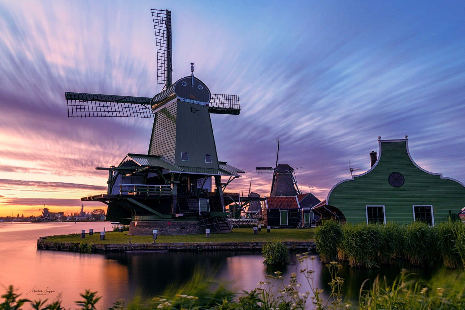 Dutch Windmillsat Sunset Wallpaper