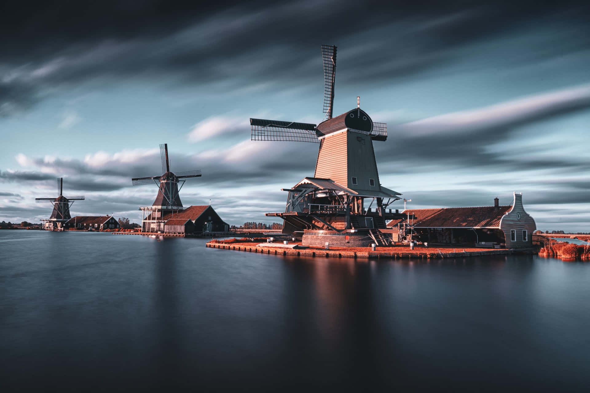 Dutch Windmillsat Twilight Lelystad Wallpaper