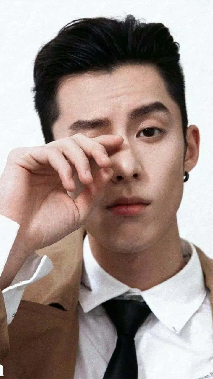 Dylan Wang Hand On His Eye Wallpaper