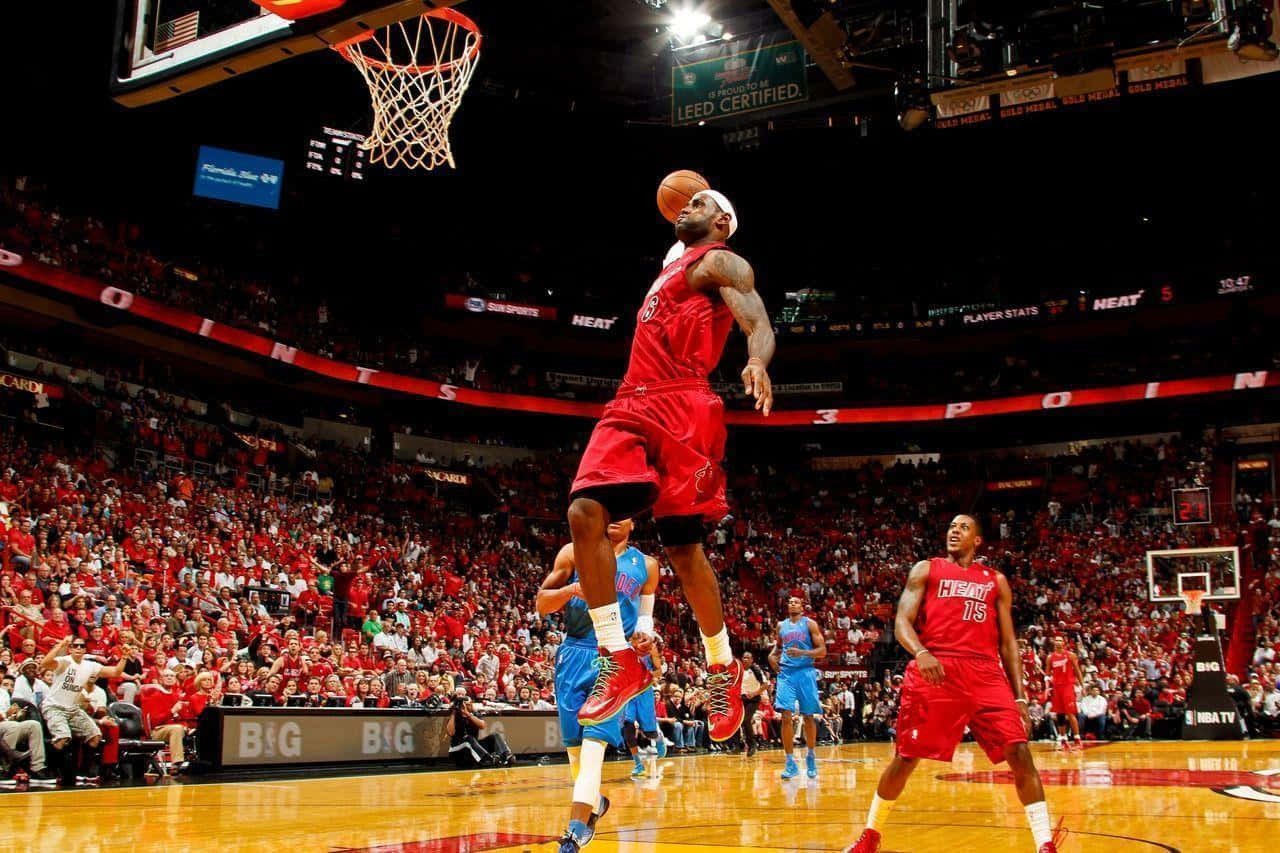 Dynamische Basketbal Dunk Actie.jpg Achtergrond