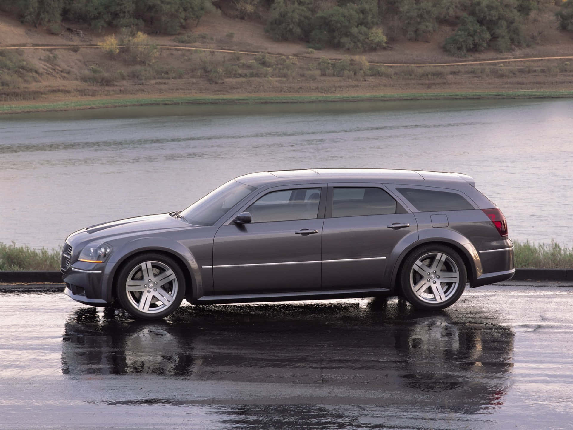 "dynamic Dodge Magnum On The Move" Wallpaper