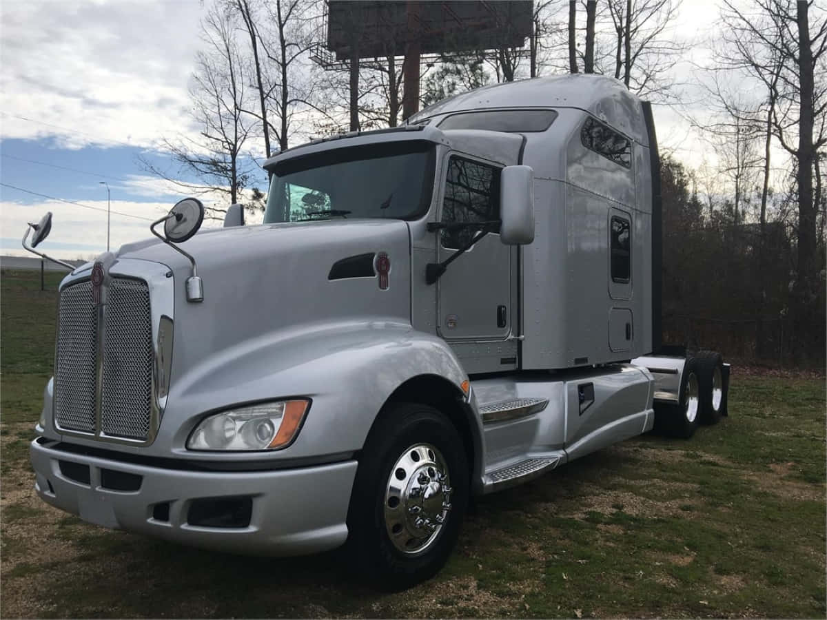 Dynamic Kenworth T660 On The Open Road Wallpaper