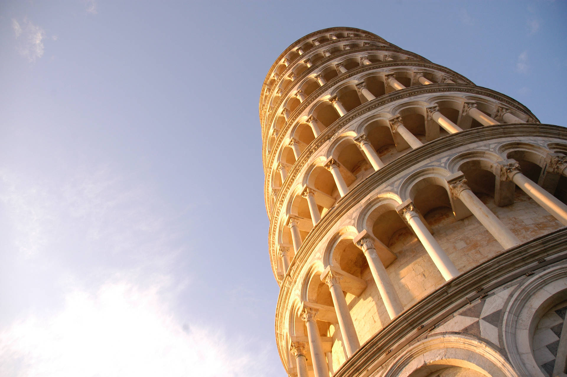 Dynamisklutande Tornet I Pisa. Wallpaper