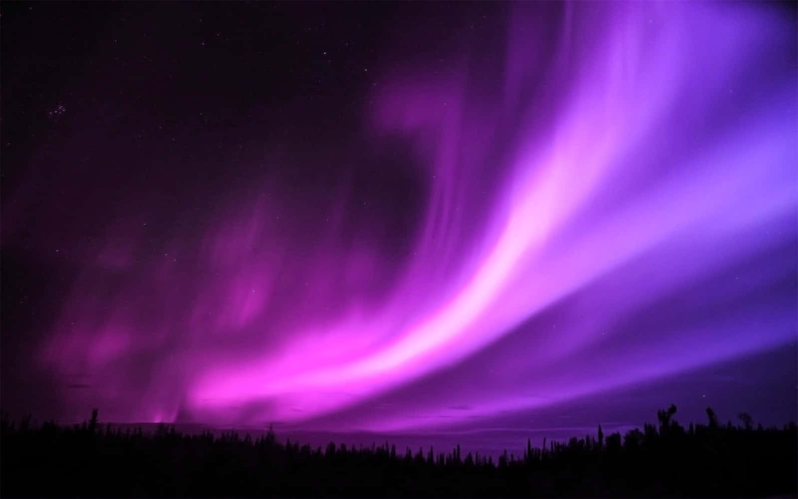 Eager Lights Of Aurora Borealis Wallpaper