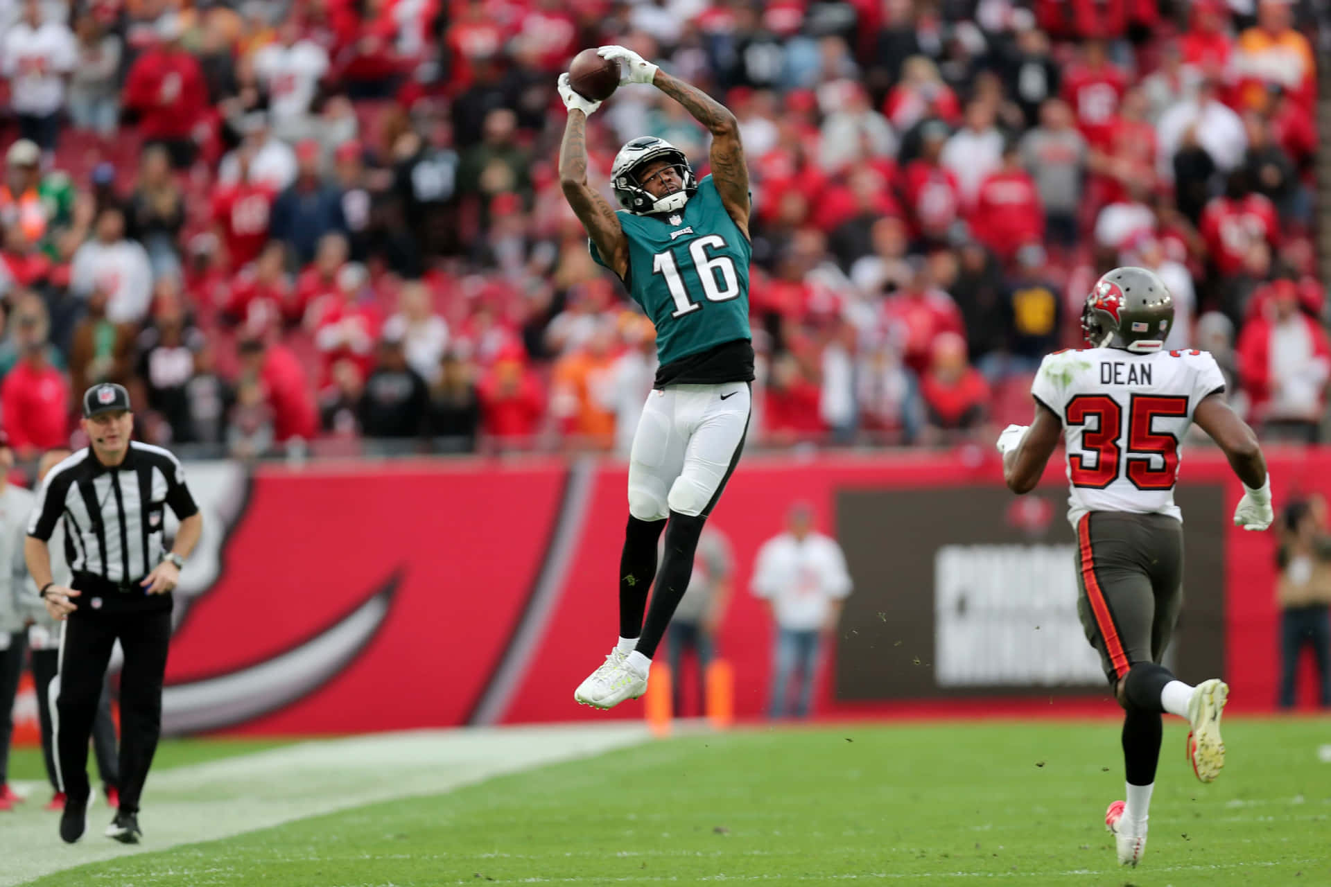 Eagles Receiver Athletic Catch Wallpaper