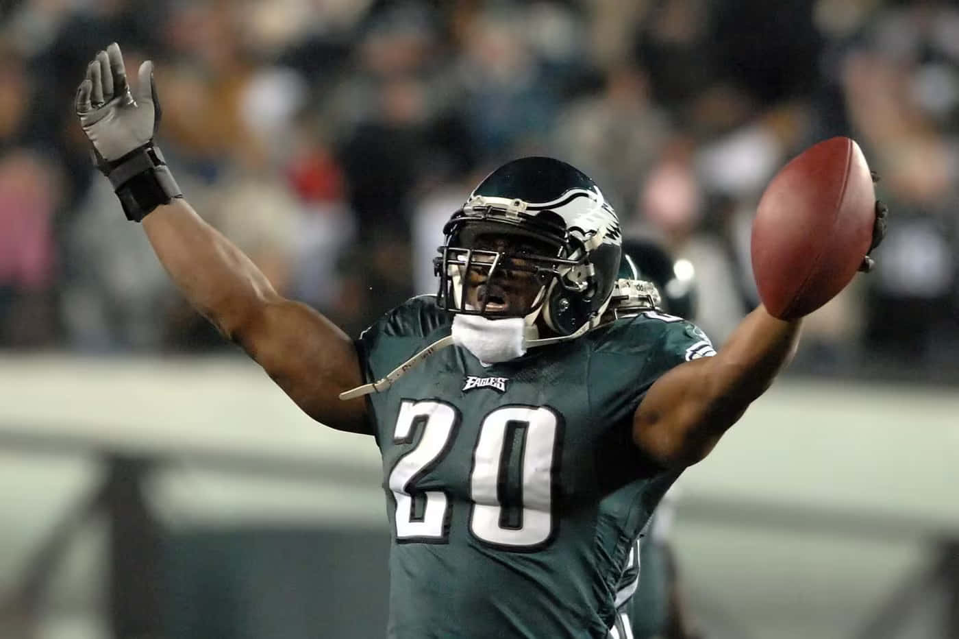 Pemain Eagles Brian Dawkins Merayakan Wallpaper