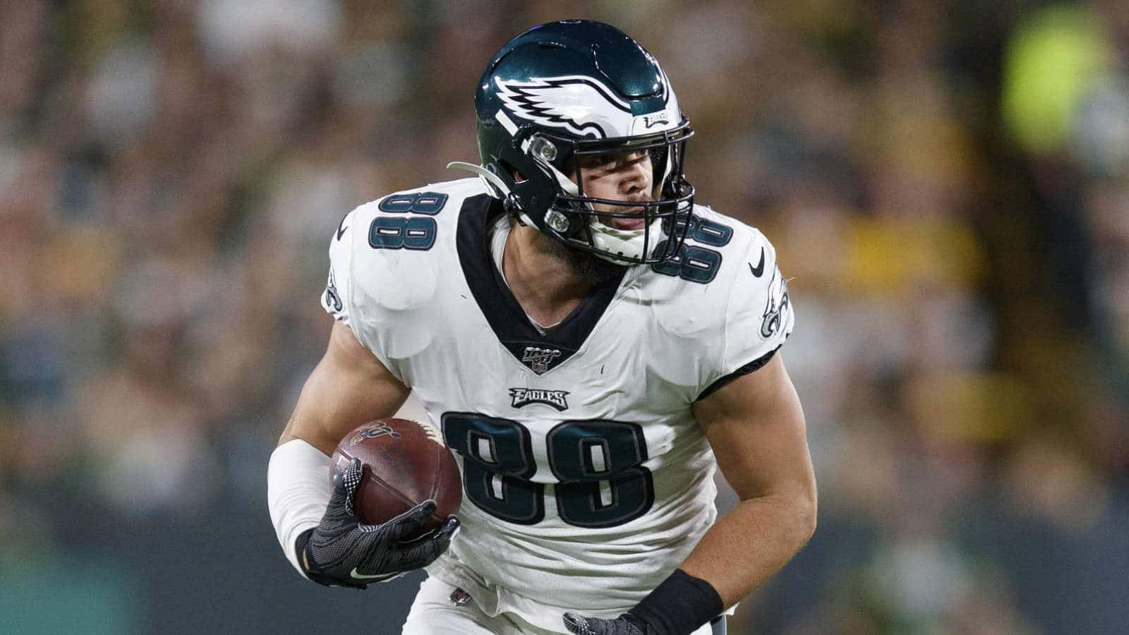 Eagles Tight End In Action Wallpaper