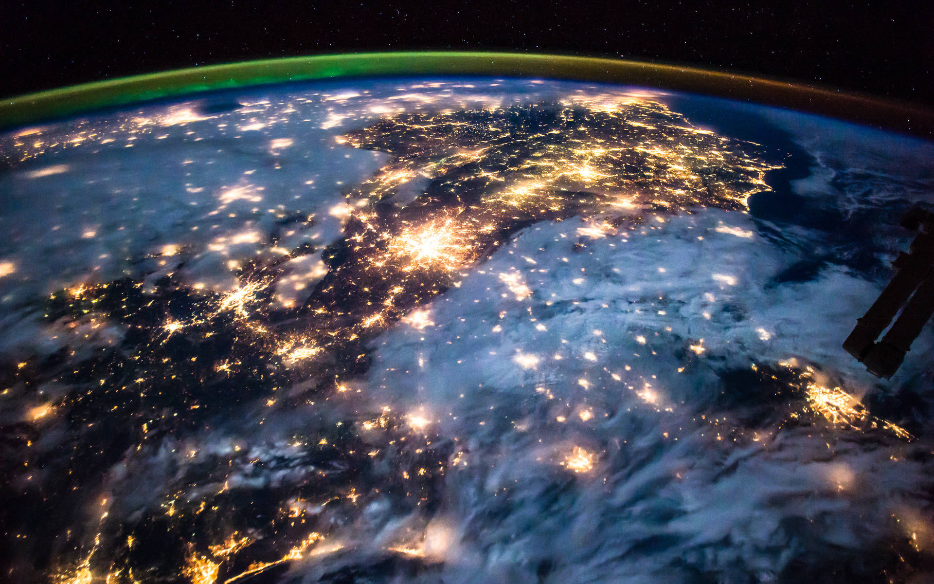 Earth Outer Space View From Iss Screen Saver Wallpaper