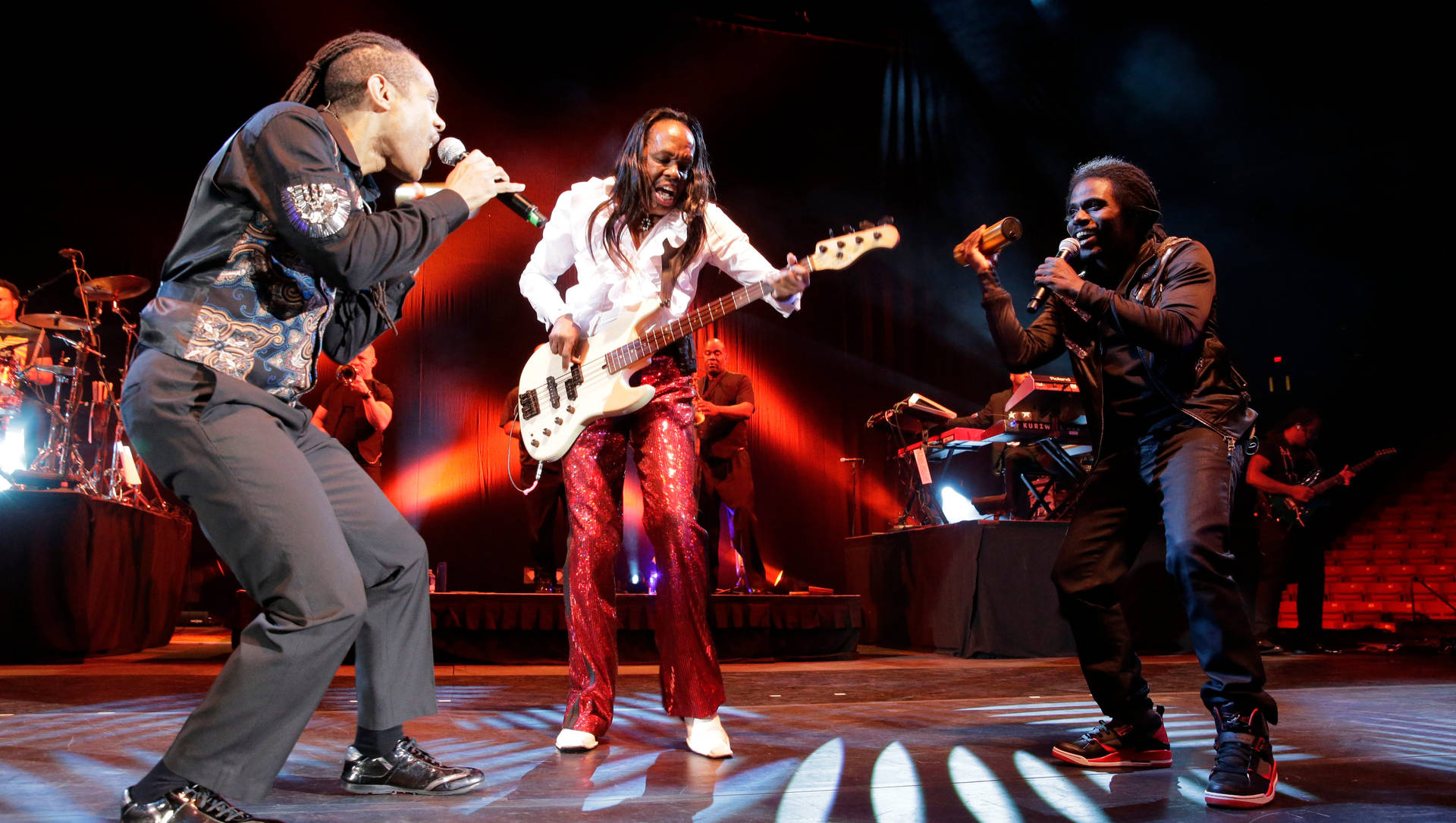 Earth, Wind And Fire In Don Haskins Center Wallpaper
