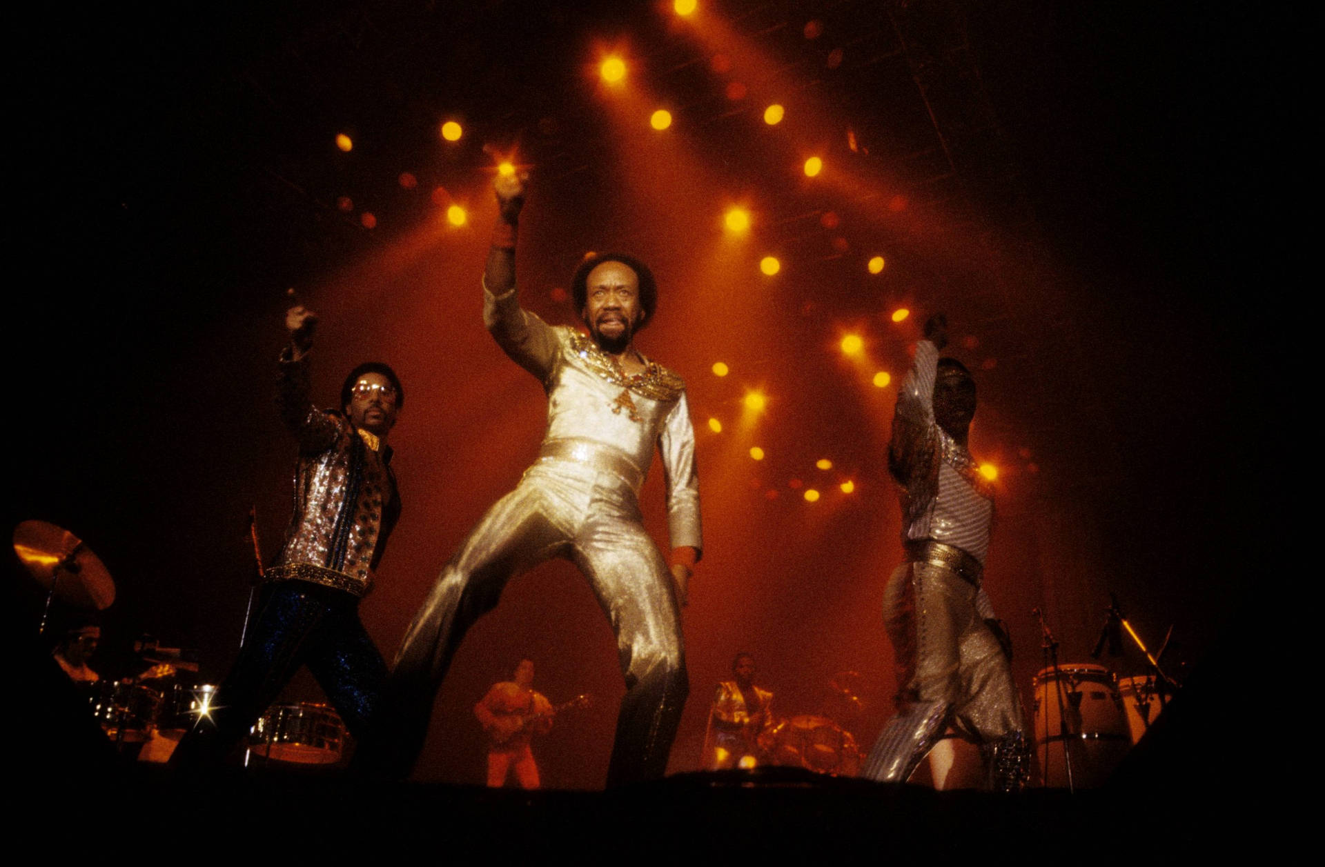 Earth, Wind And Fire Live Performance Wallpaper