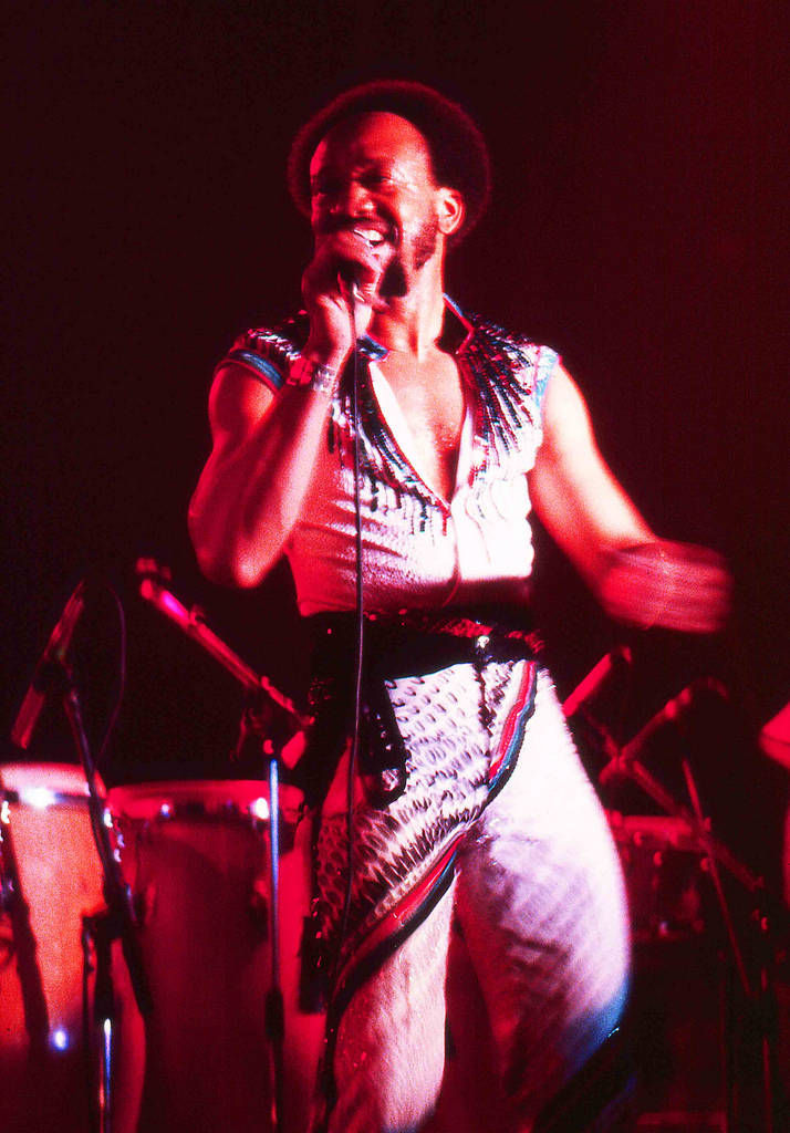 Earth, Wind And Fire Maurice Singing Wallpaper