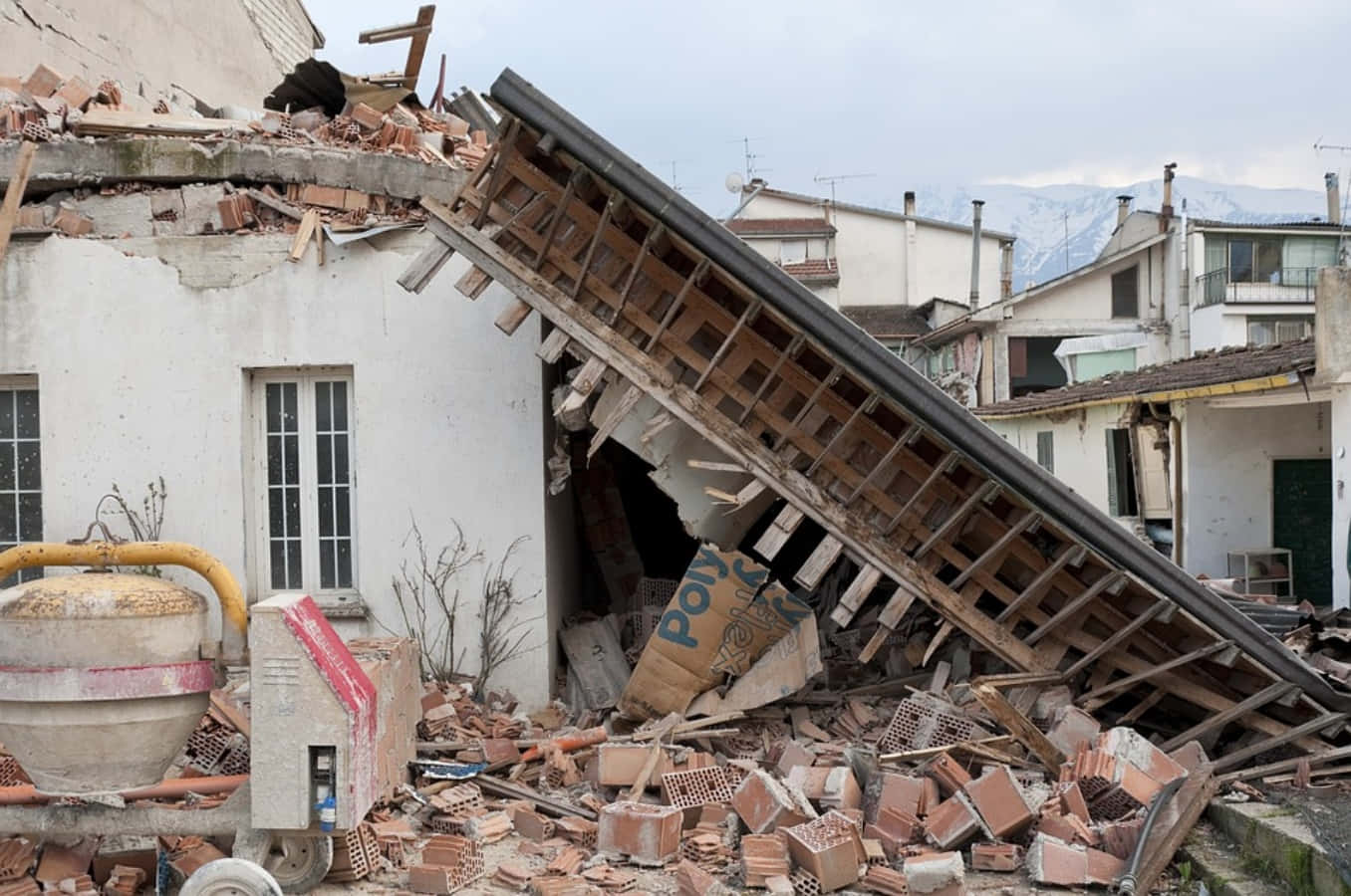 Earthquakes are natural disasters that can cause great destruction