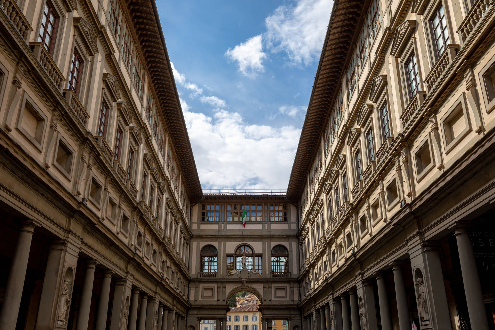 East And West Wings Of Uffizi Gallery Wallpaper