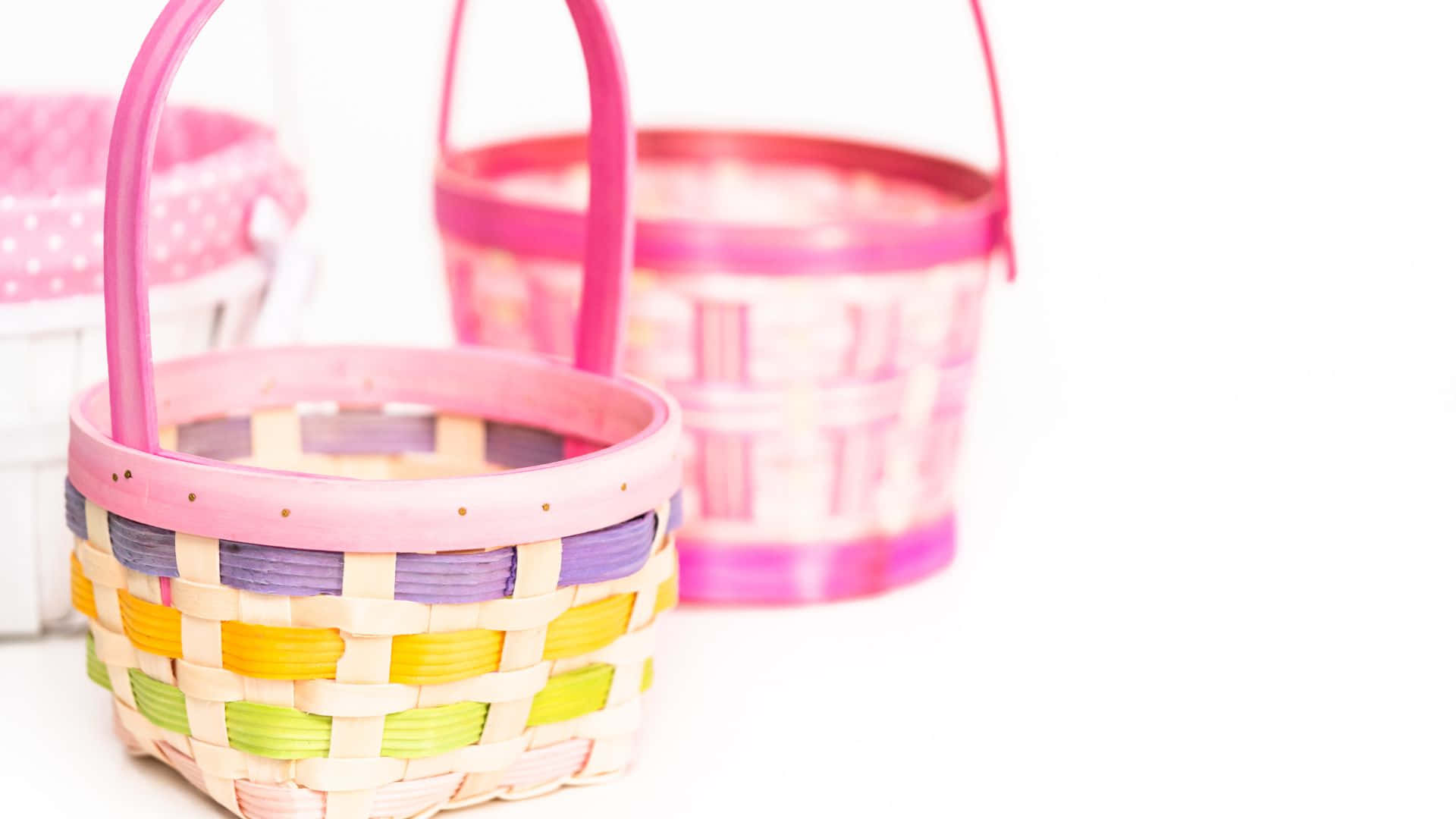 Know an Easter bunny fan? Surprise them with this delightful Easter basket! Wallpaper
