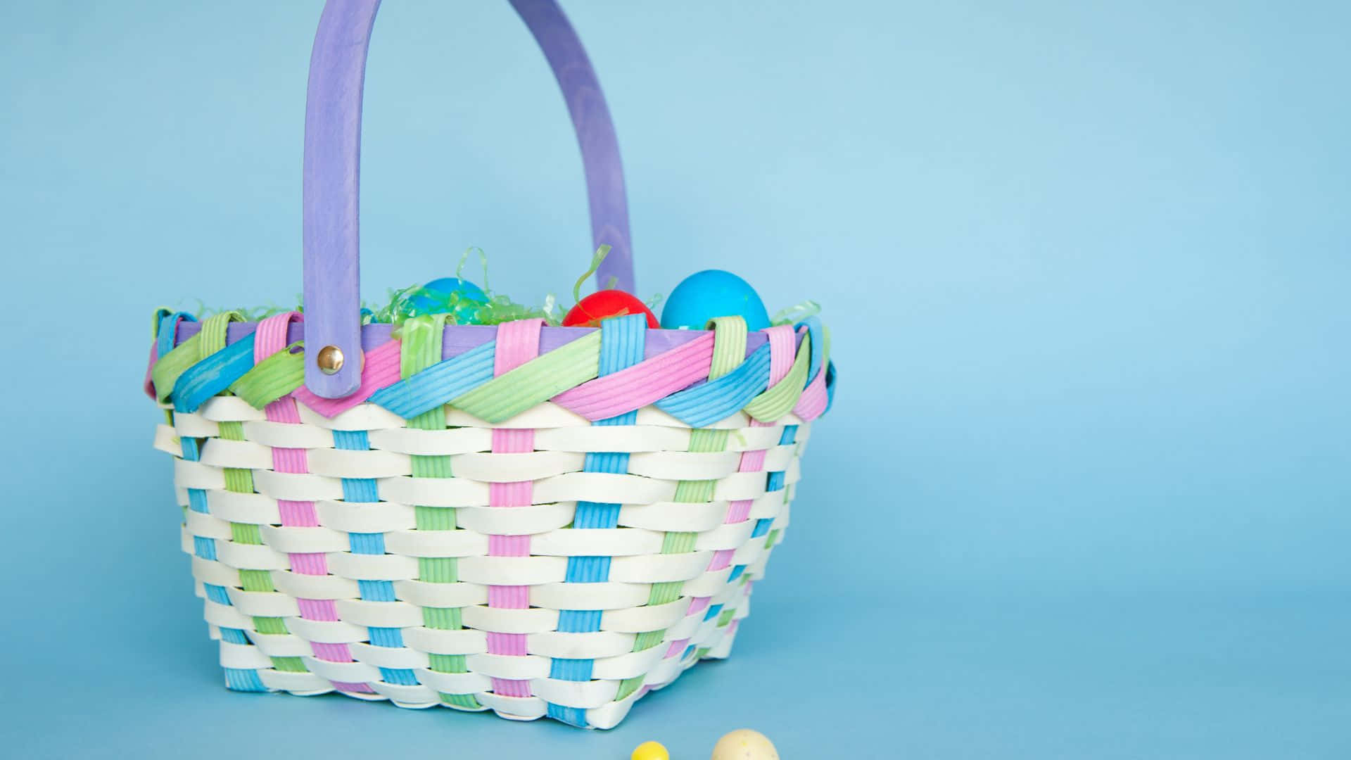 Have an Egg-cellent Easter with this festive Easter Basket! Wallpaper