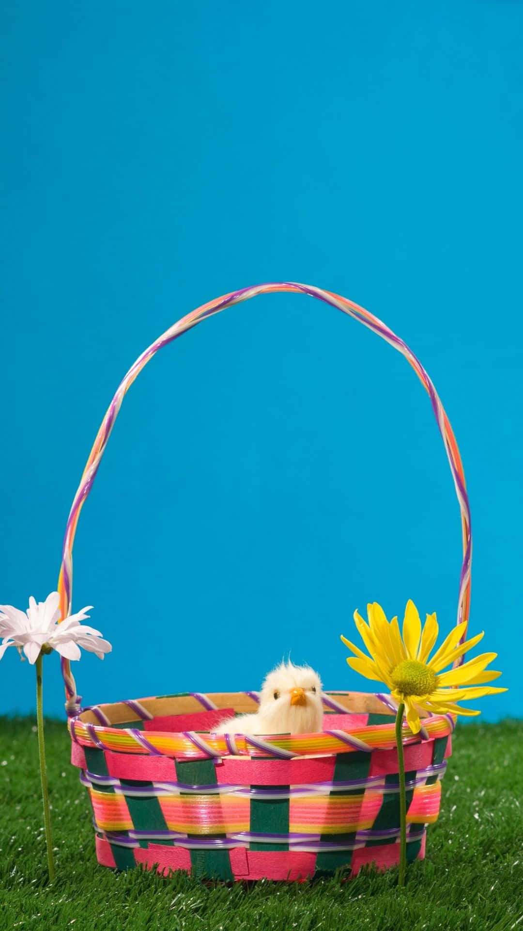 Express your gratitude this Easter with a bountiful basket of love! Wallpaper