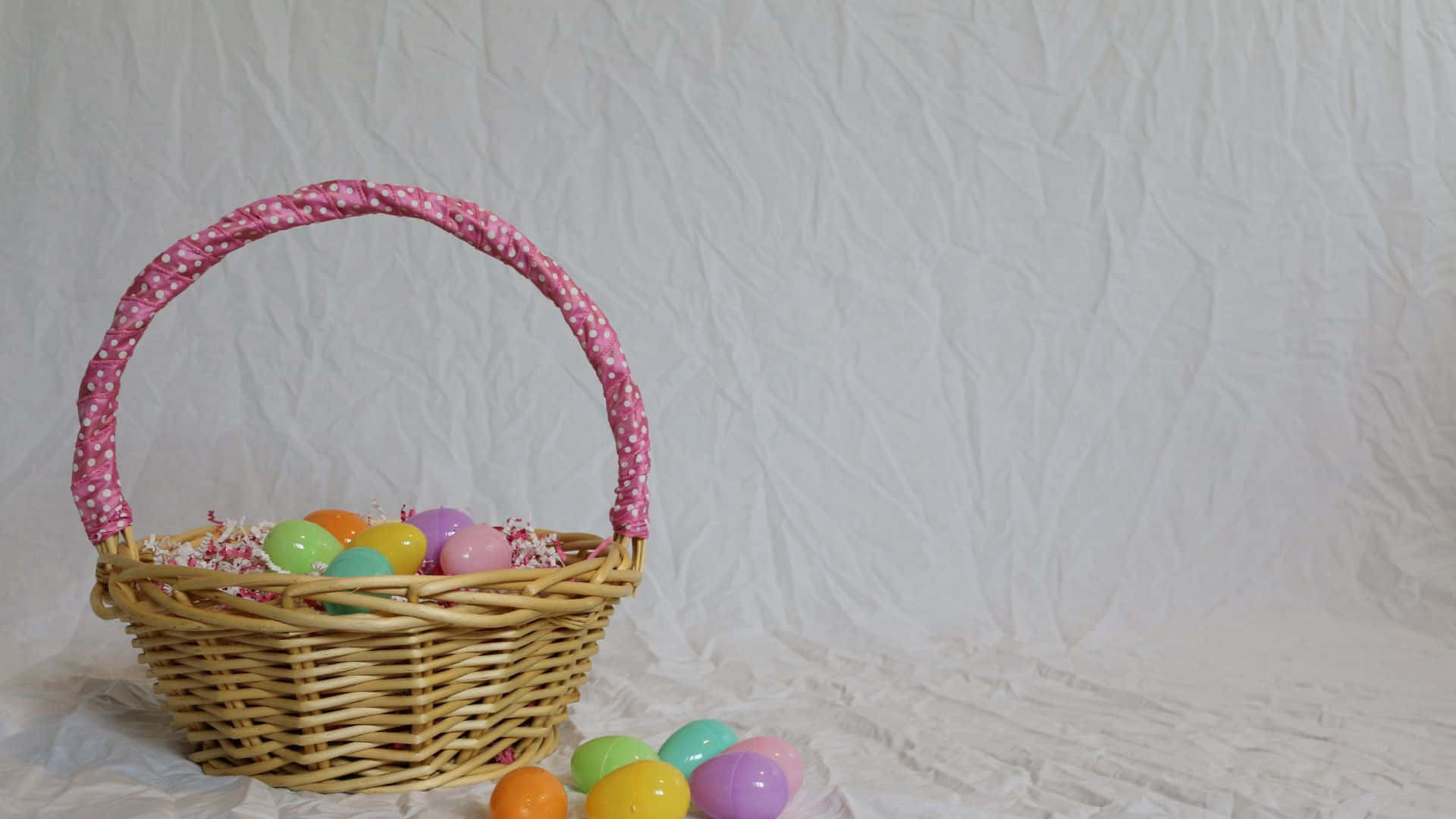 A Basket With Eggs And A Pink Bow Wallpaper