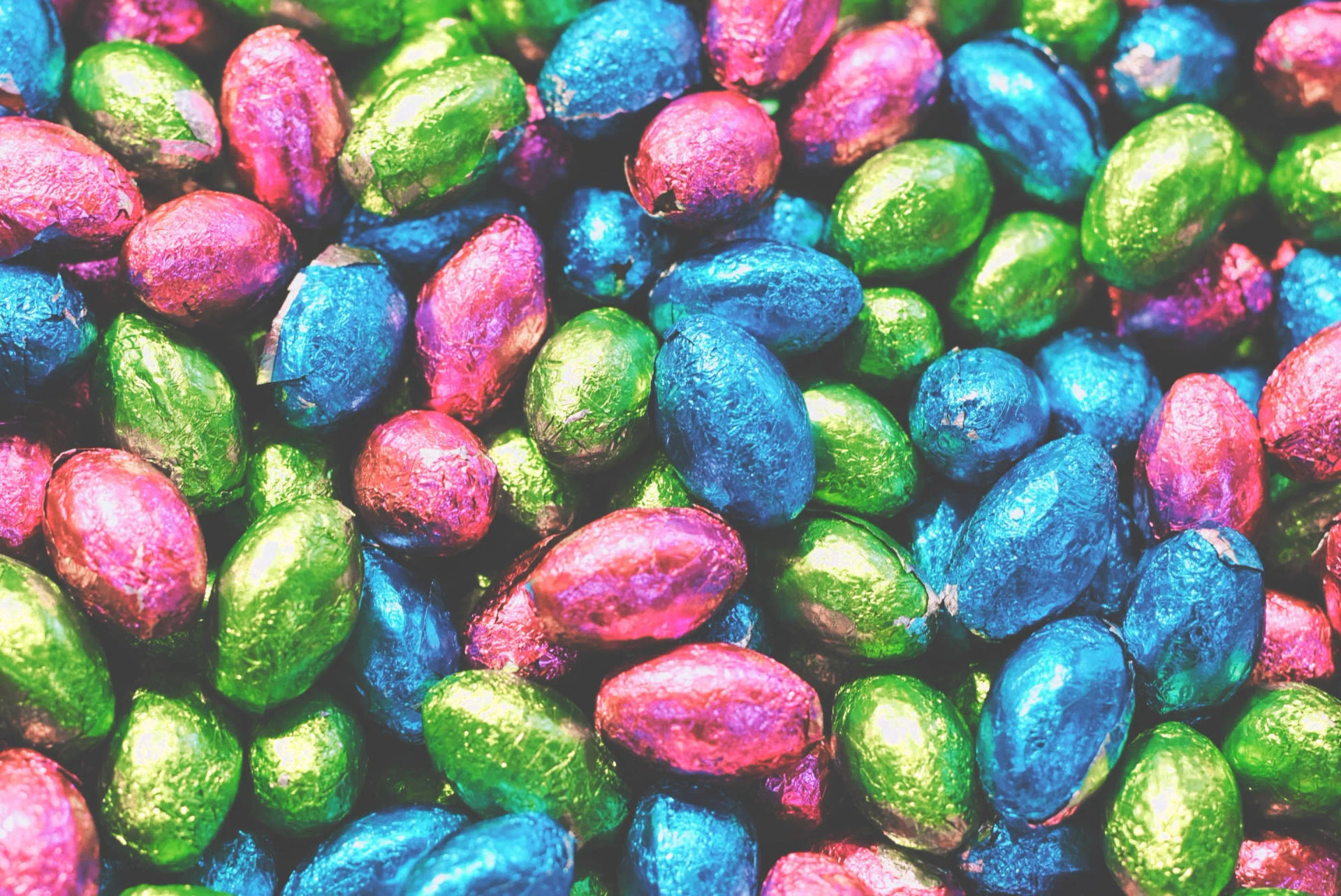 Easter Desktop Chocolate Eggs Wallpaper
