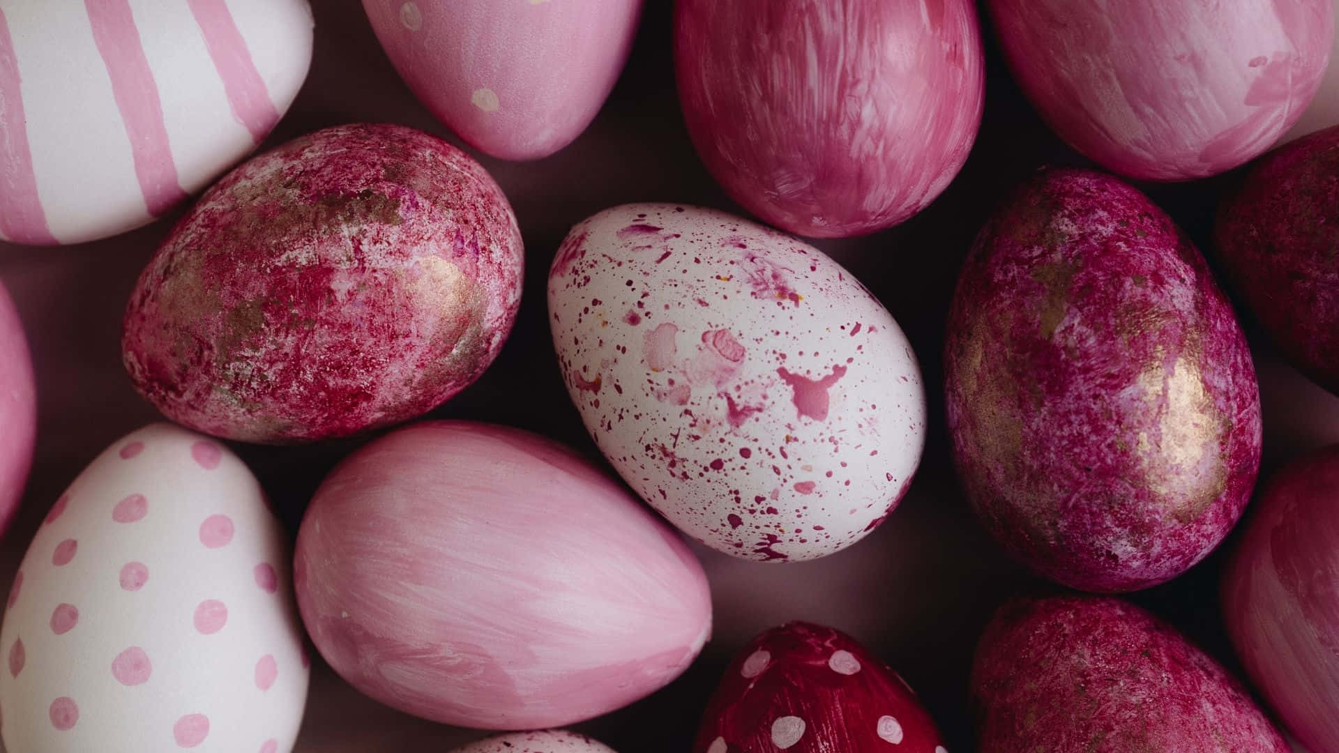 ¡coloridosy Llenos De Diversión, Los Huevos De Pascua Son La Forma Perfecta De Dar La Bienvenida Al Inicio De La Primavera! Fondo de pantalla