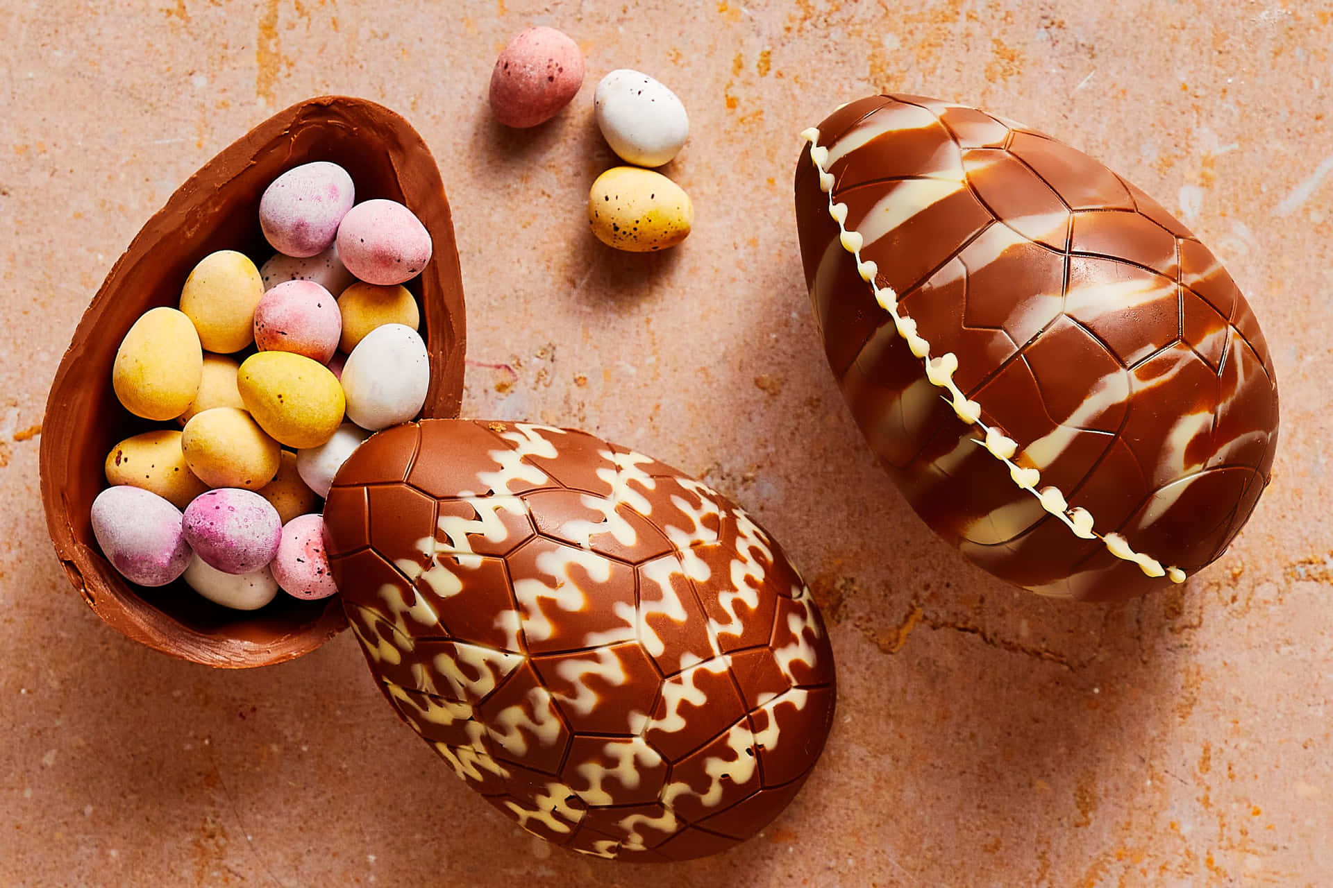 Imagende Un Huevo De Pascua De Chocolate Vacío.