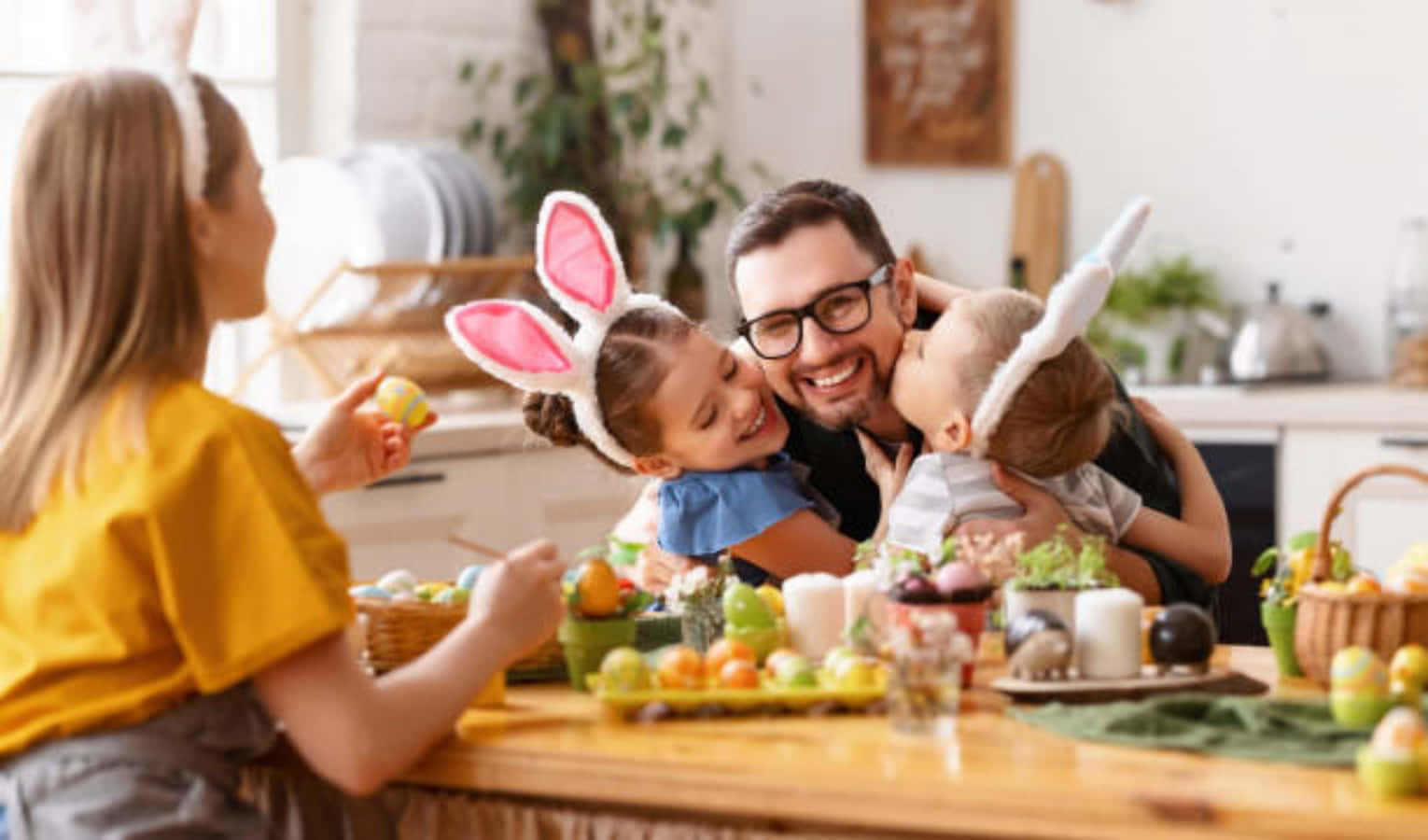 Easter Family Picture Kids Father Wallpaper