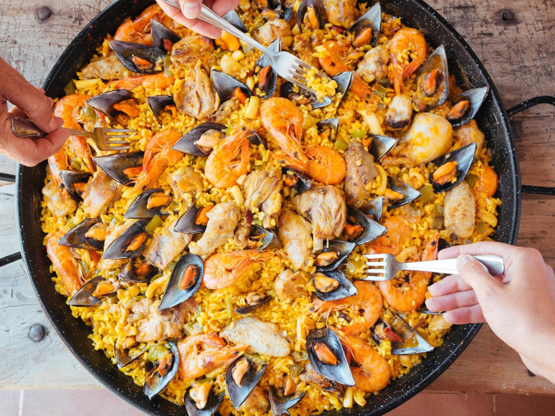 Eating Paella With Fork In Pan Wallpaper