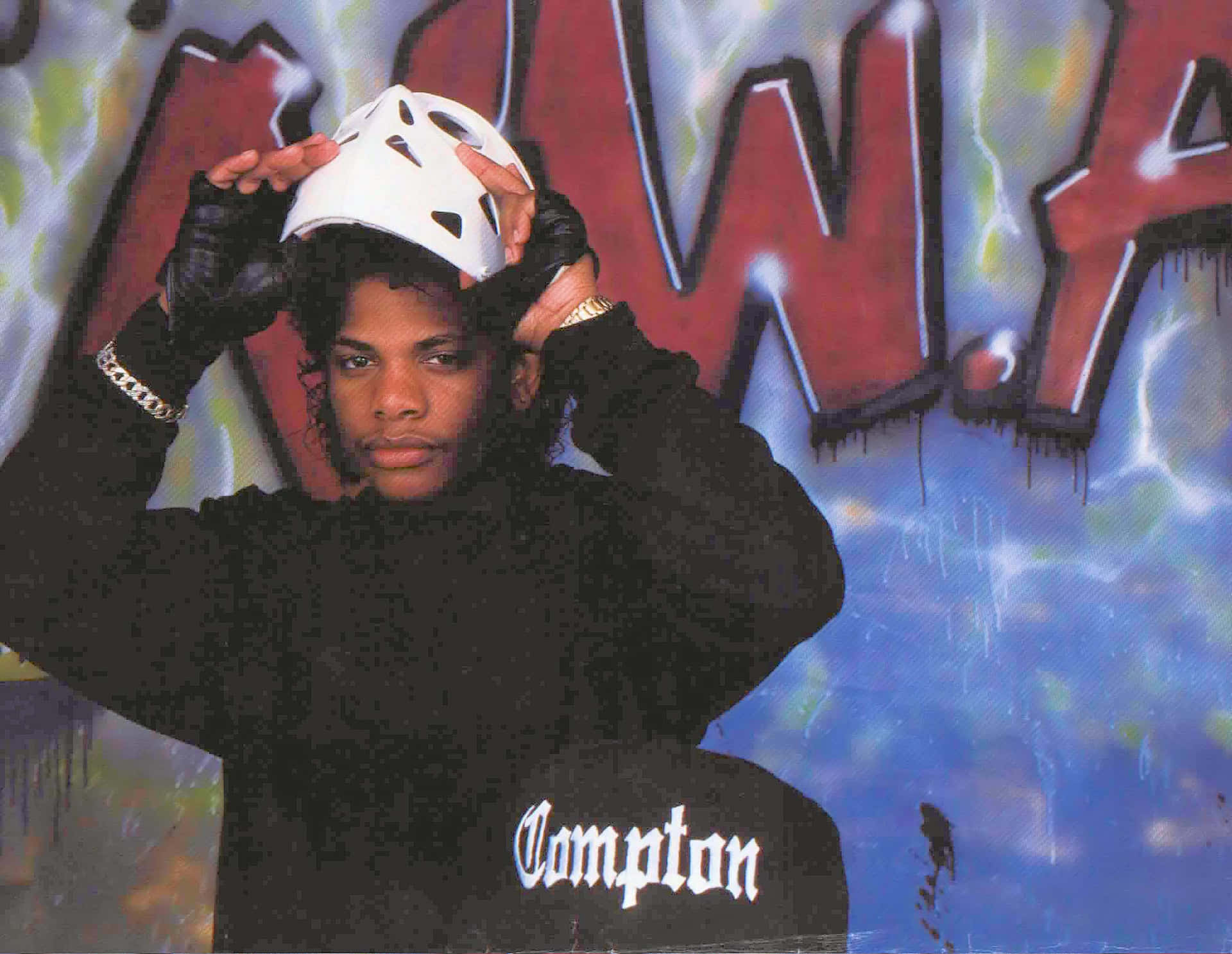 Legendary rapper Eazy-E on stage during a performance. Wallpaper