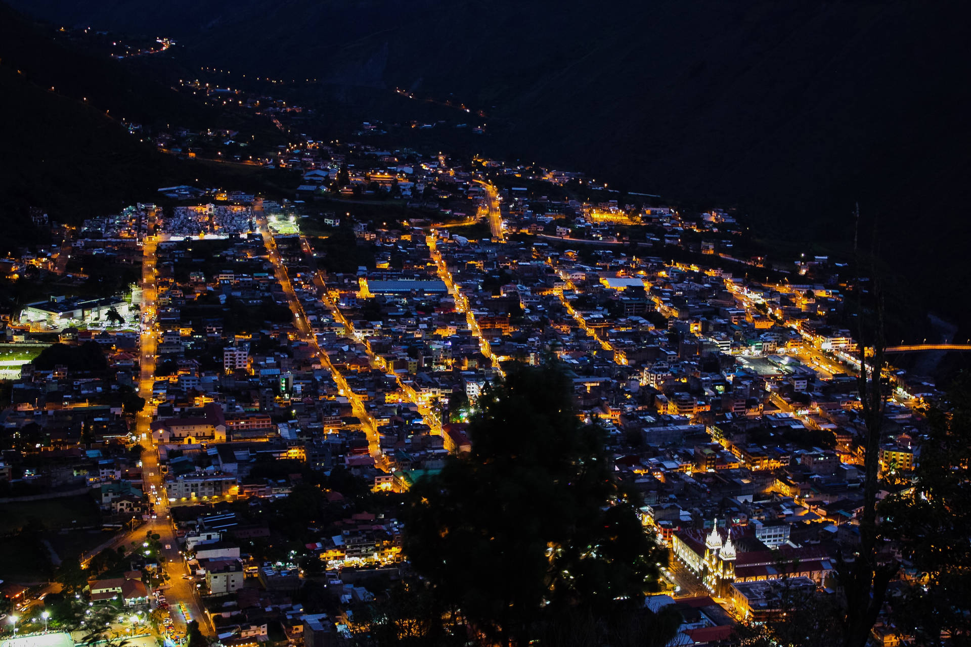 Ecuador Baños City Lights Wallpaper