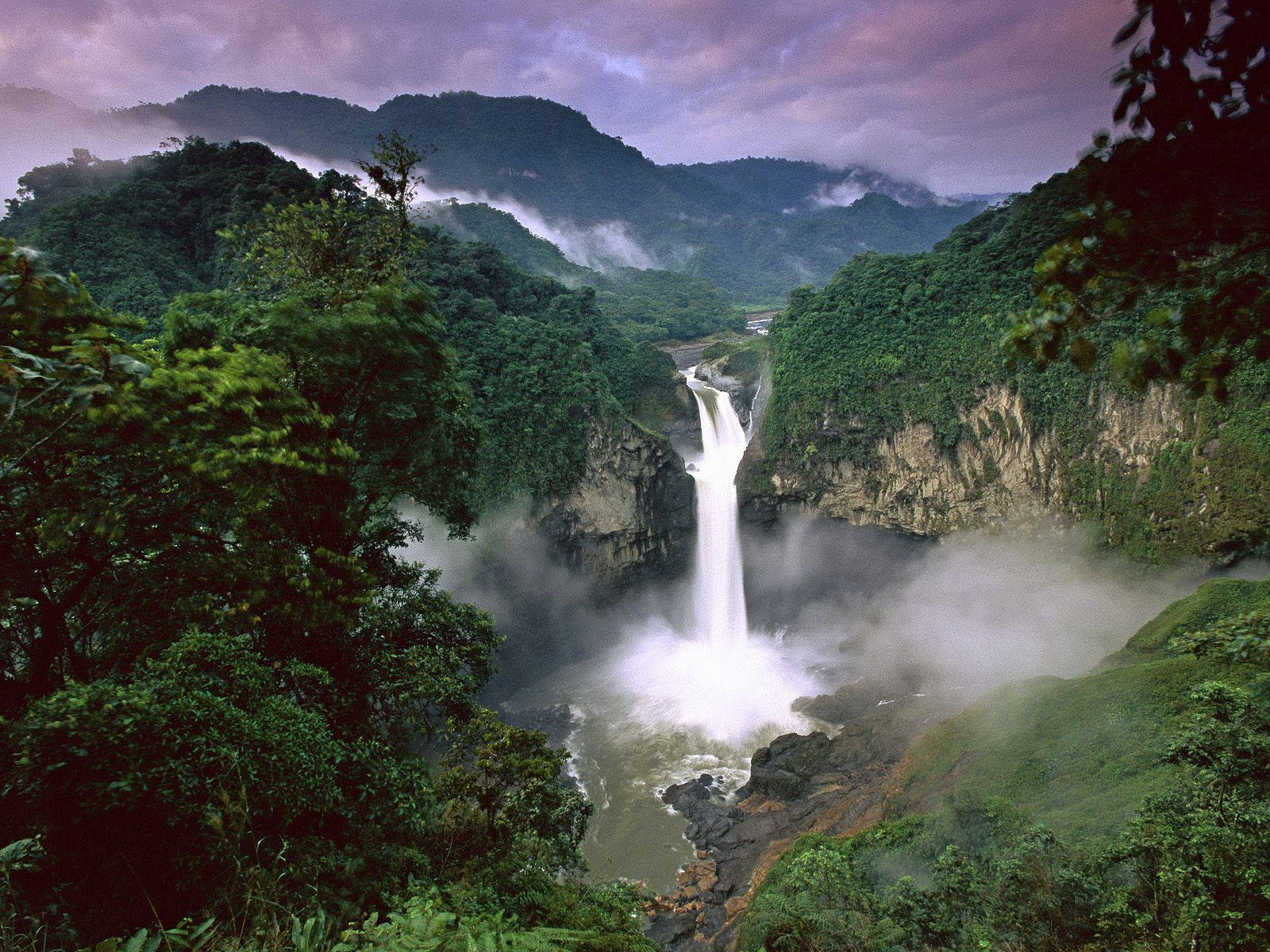 Ecuadoryasuni Waterfall: Ecuador Yasuni Vattenfall Wallpaper