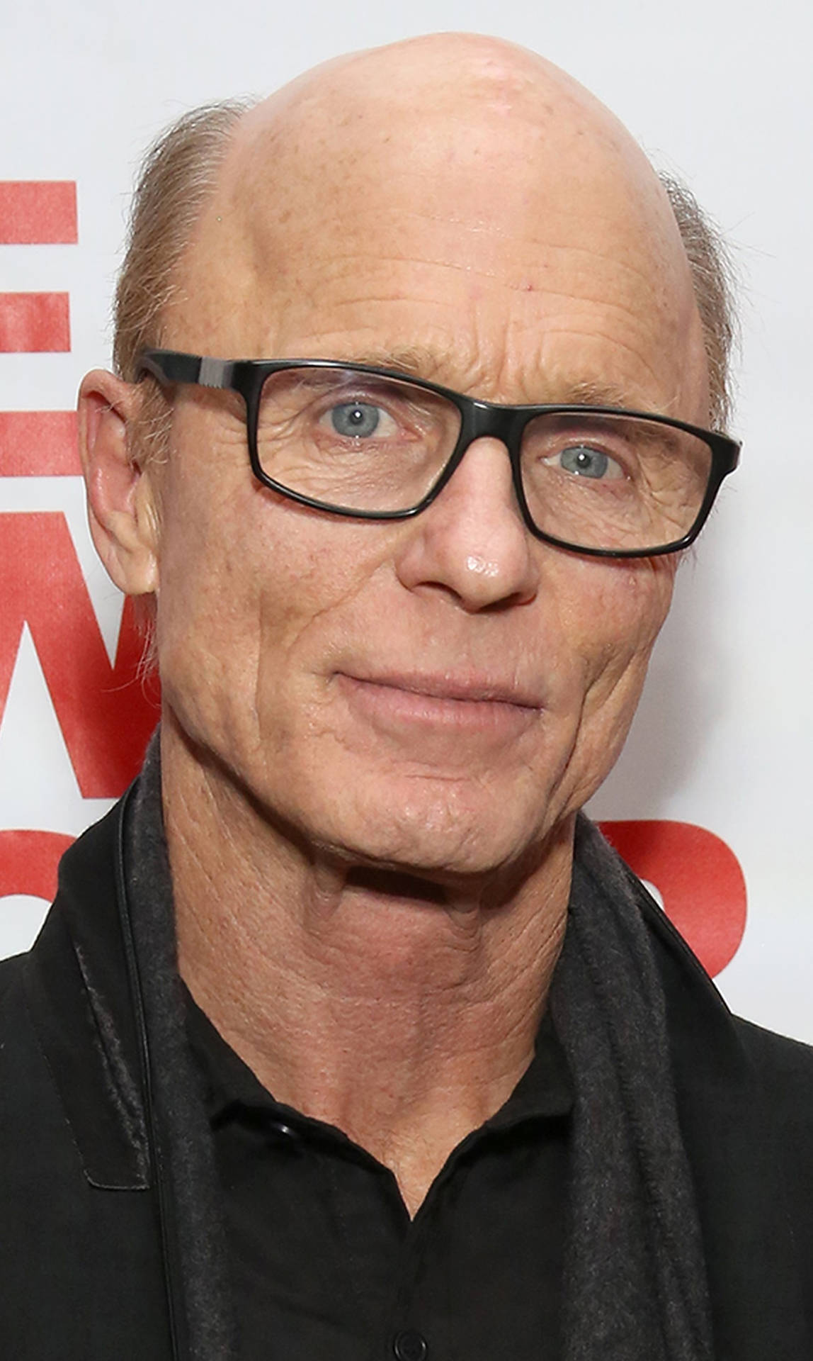 Ed Harris With Glasses The New Group Event Wallpaper