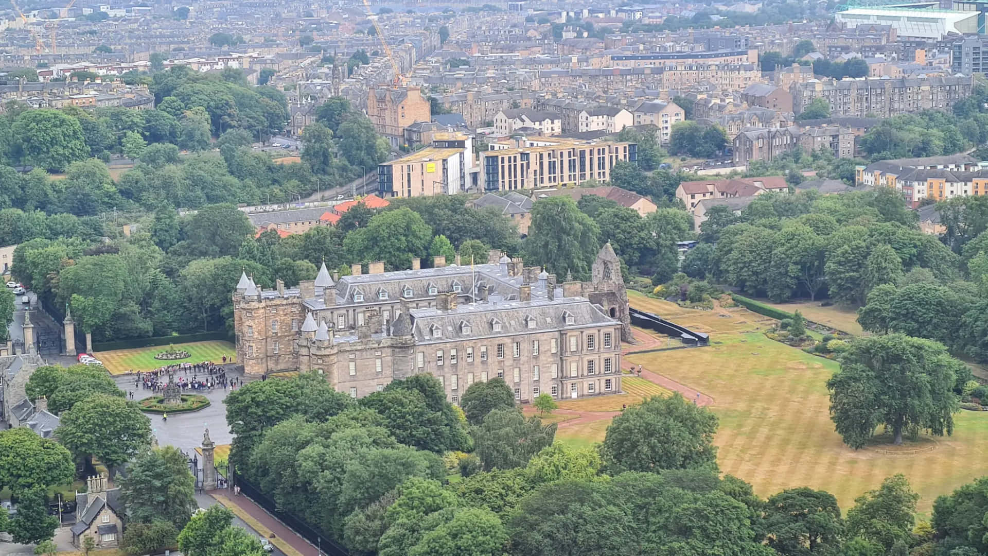 Edinburgh_ Aerial_ View_of_ Historic_ Building Wallpaper