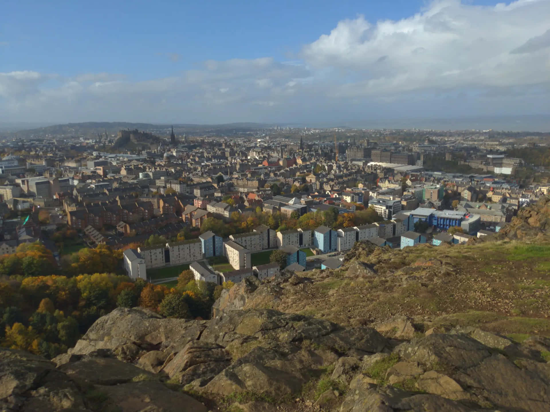 Edinburgh_ Cityscape_from_ Salisbury_ Crags Wallpaper