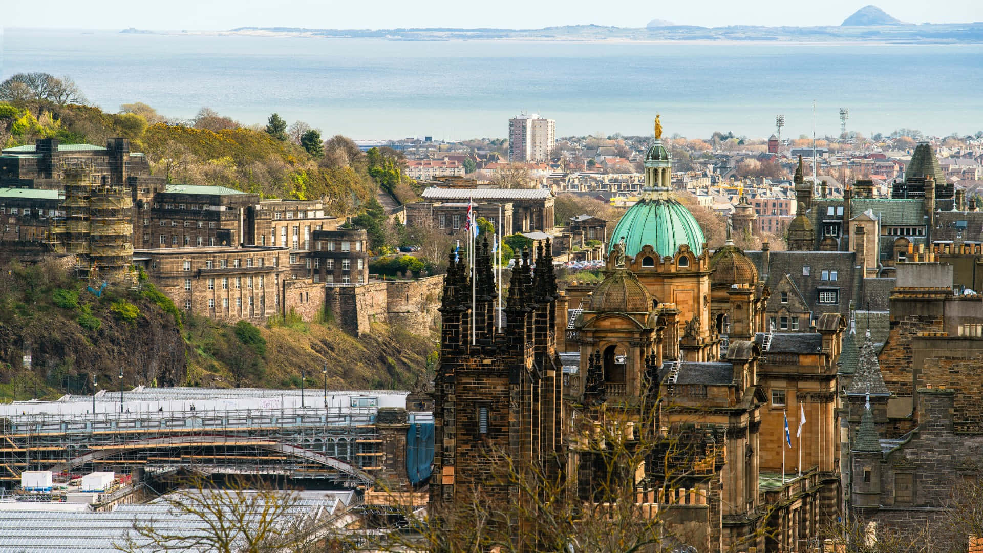 Edinburgh Cityscape View Wallpaper