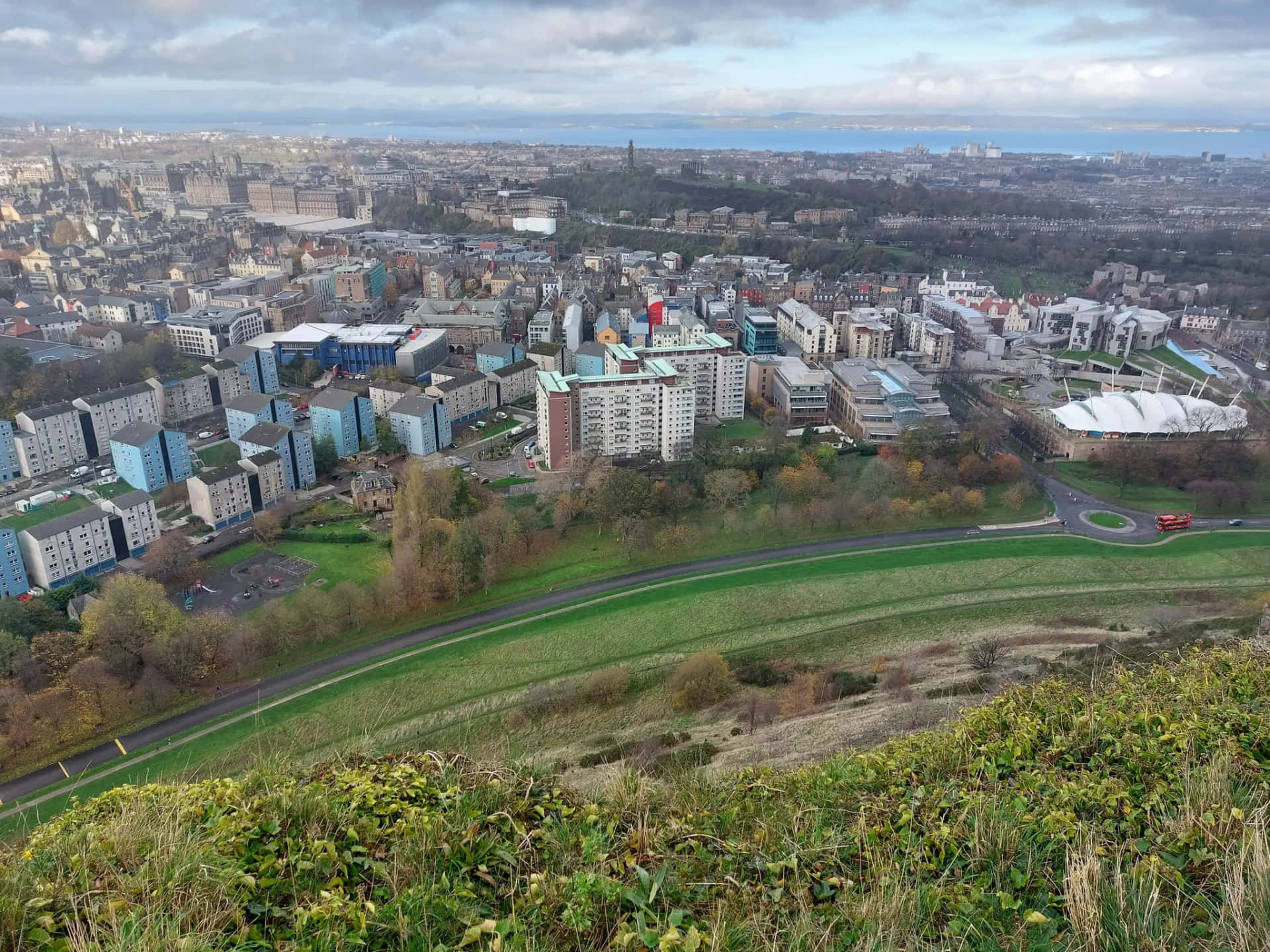 Edinburgh_ Cityscape_ View_ From_ Salisbury_ Crags Wallpaper