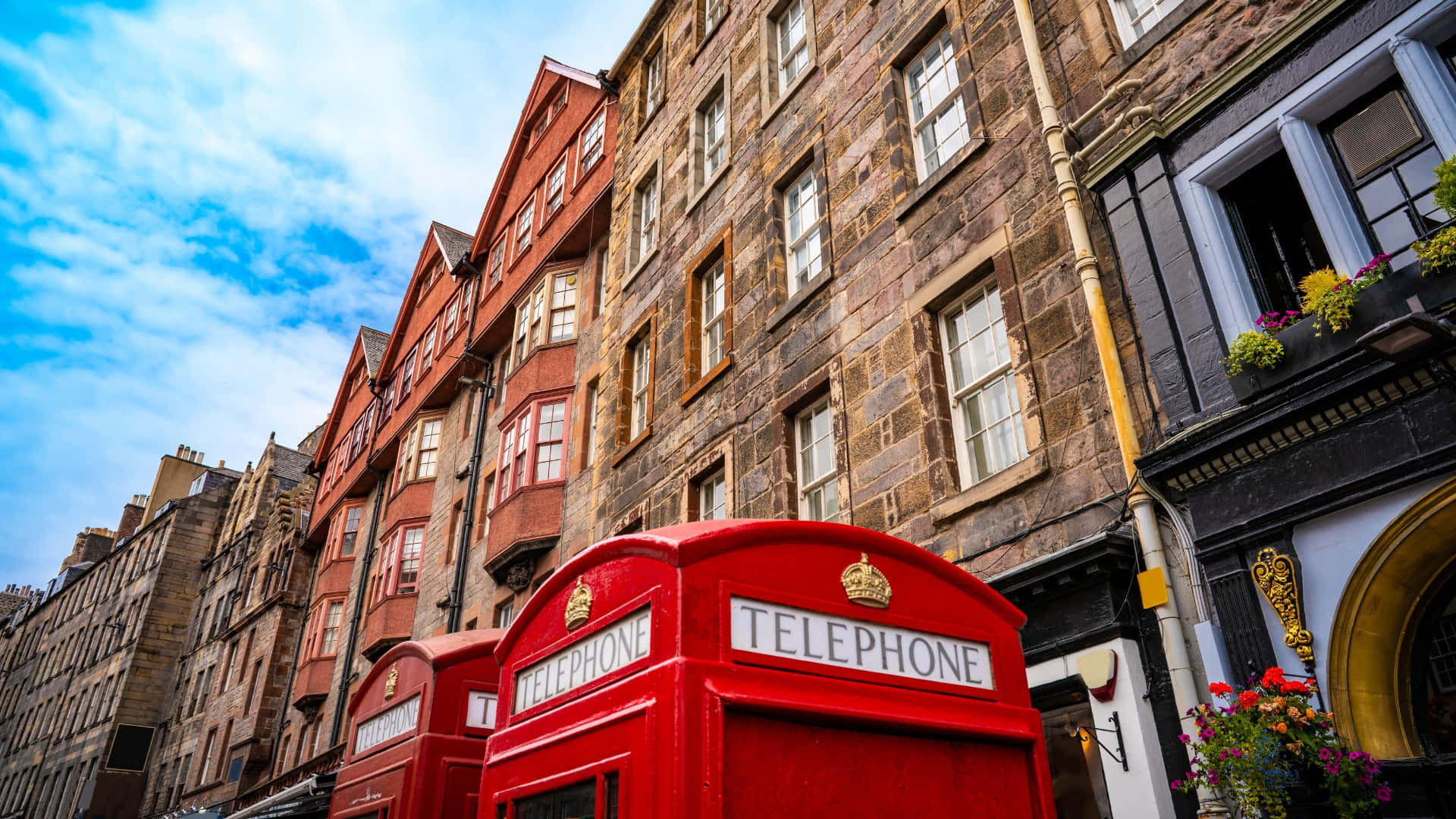 Edinburgh Royal Mile Iconic Red Phone Box Wallpaper