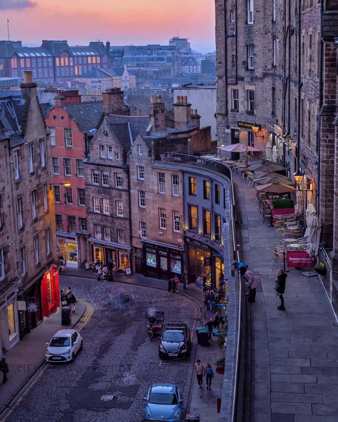 Edinburgh Twilight Cityscape Wallpaper
