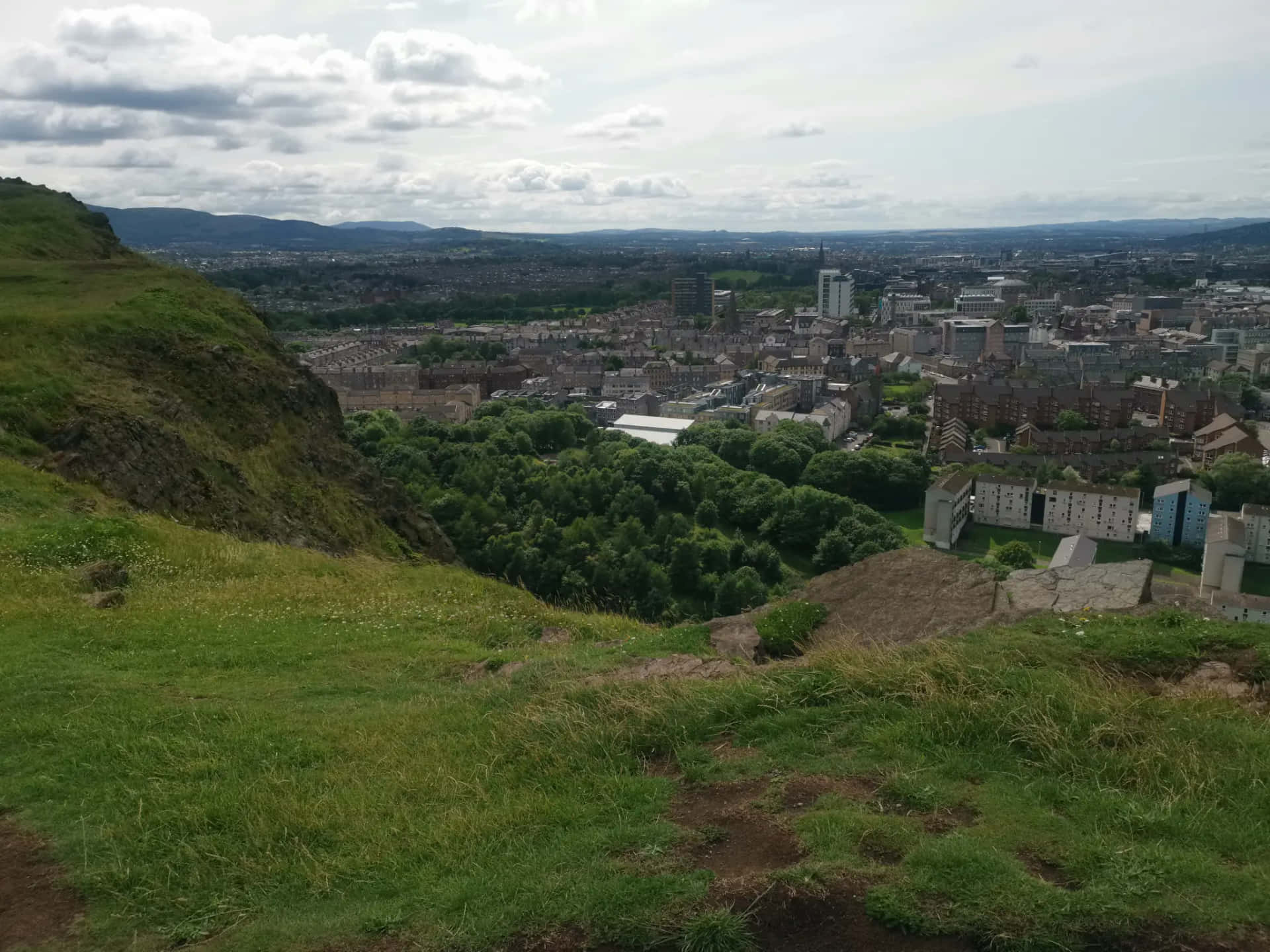 Edinburgh_ View_from_ Salisbury_ Crags Wallpaper
