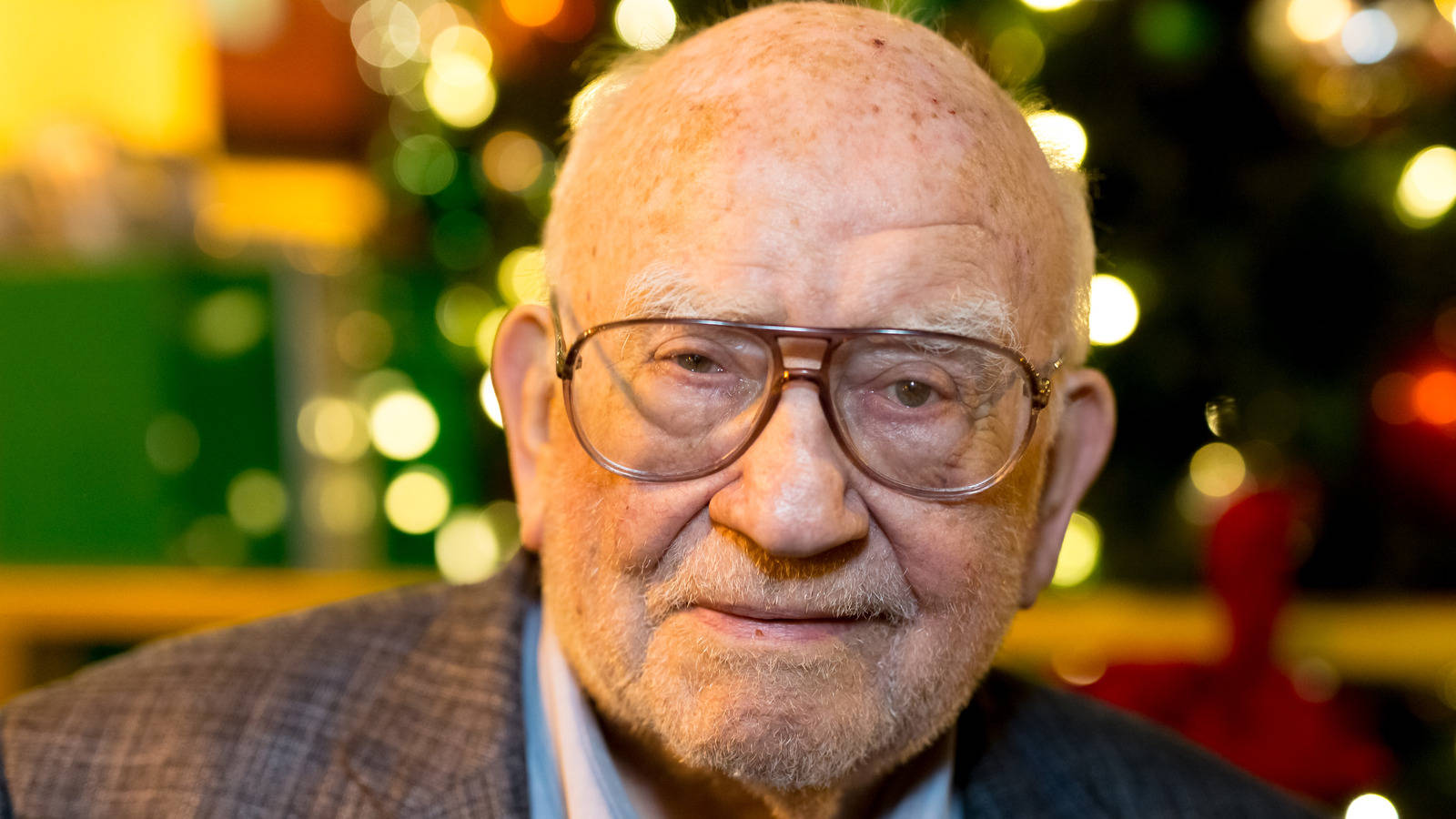 Edward Asner With Glasses Christmas Tree Wallpaper