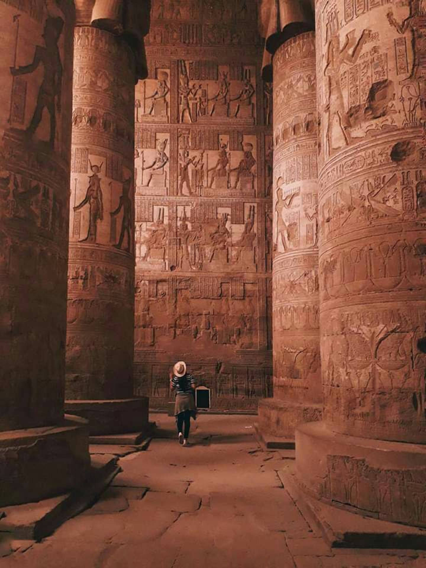 Egypt Temple Tourist Wallpaper