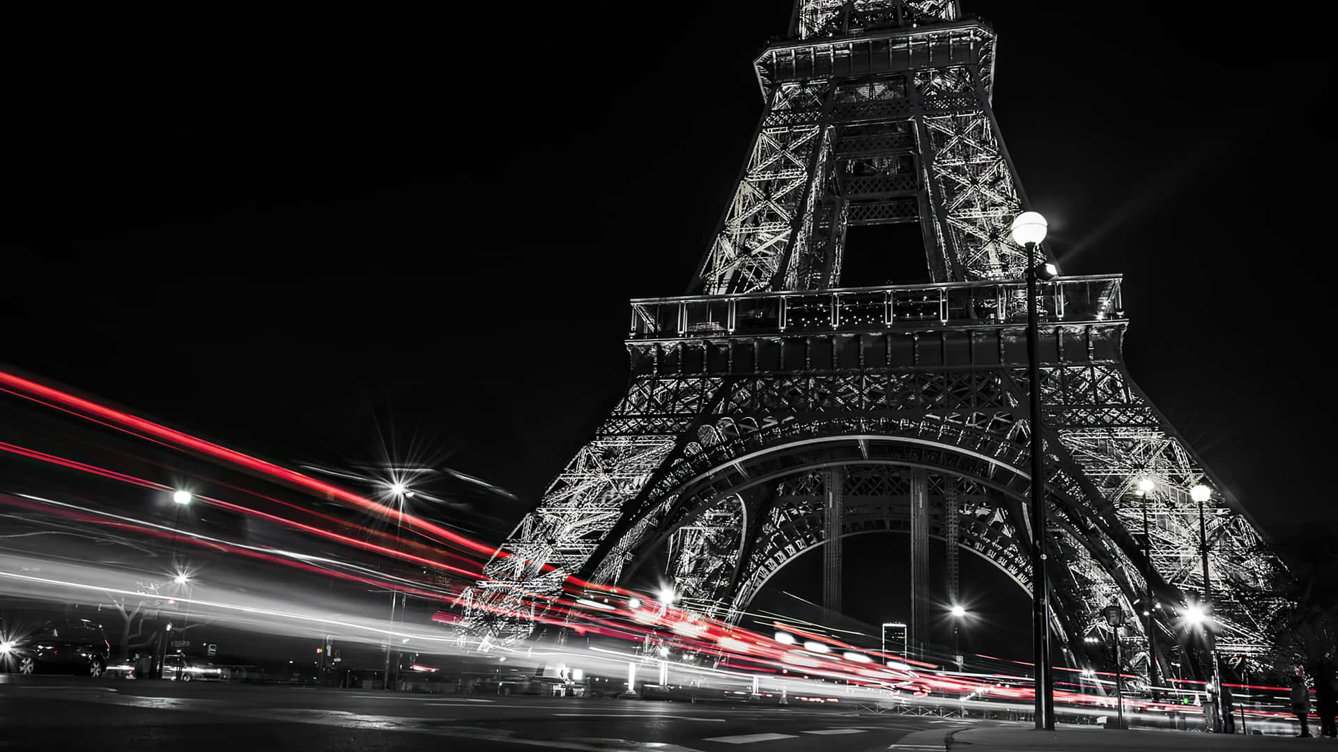 Imagende La Torre Eiffel De Neón En La Noche.
