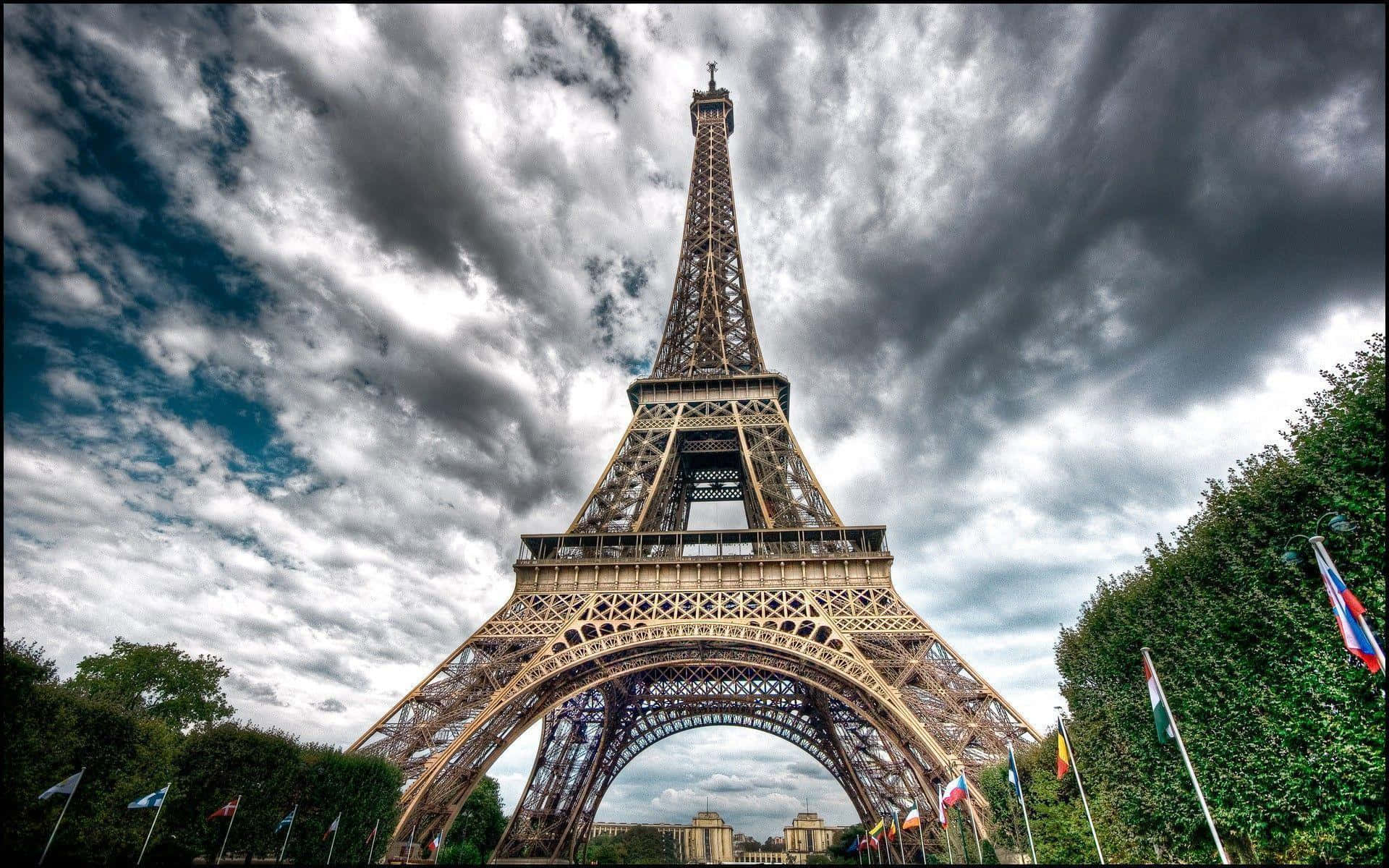 Muestrala Vista En La Icónica Torre Eiffel.