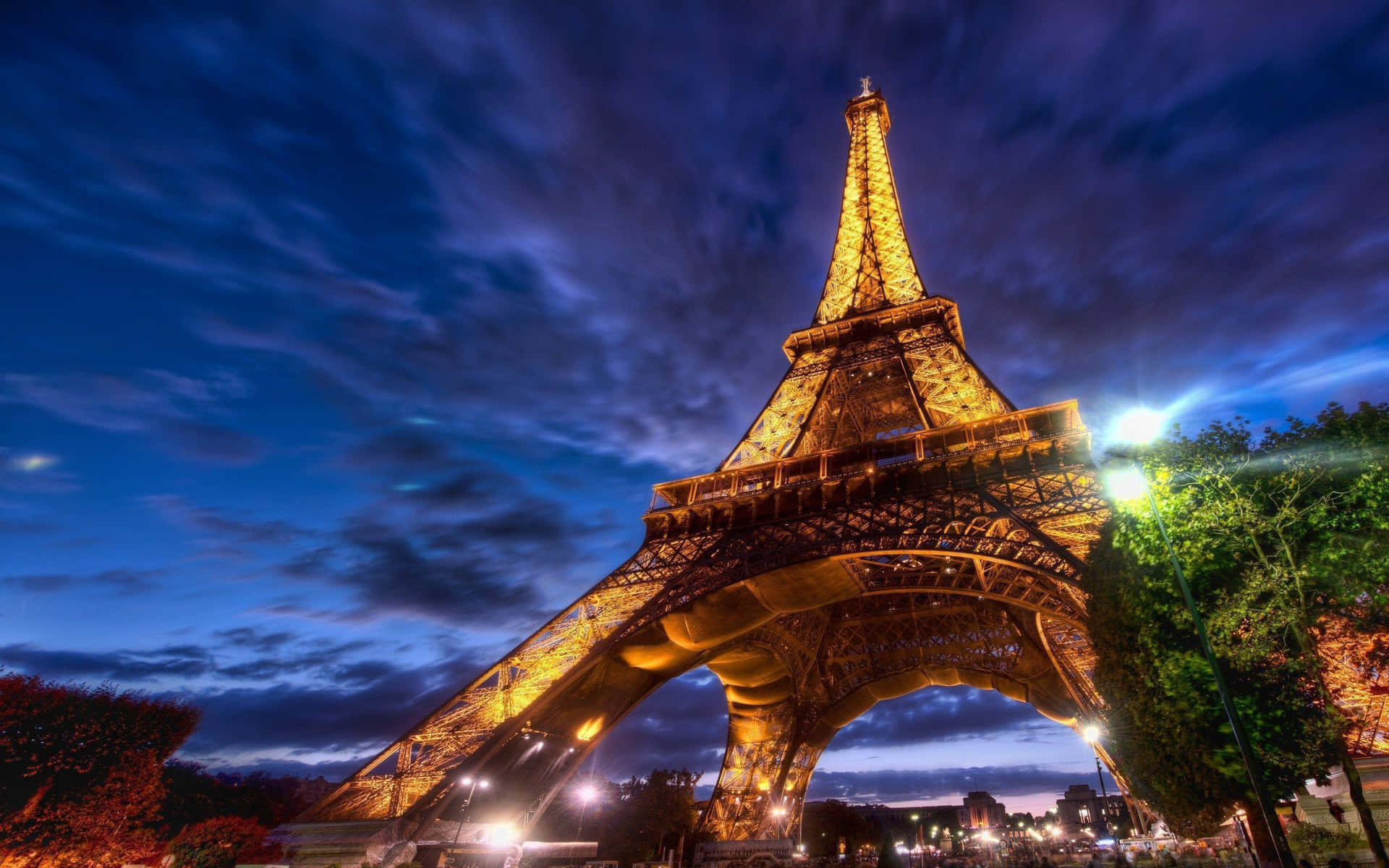 Laicónica Torre Eiffel En París, Francia