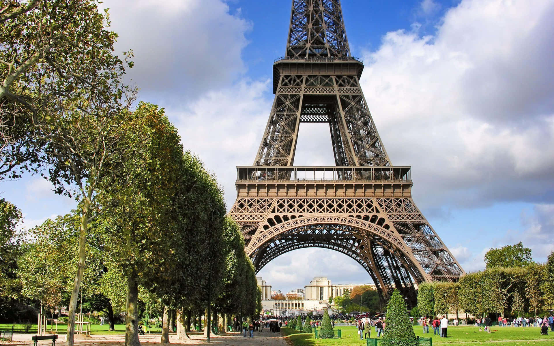 "The majestic Eiffel Tower in Paris, France."