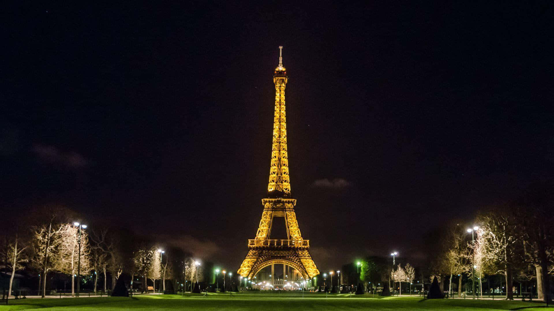 Latorre Eiffel Se Alza Imponente Contra El Horizonte De París