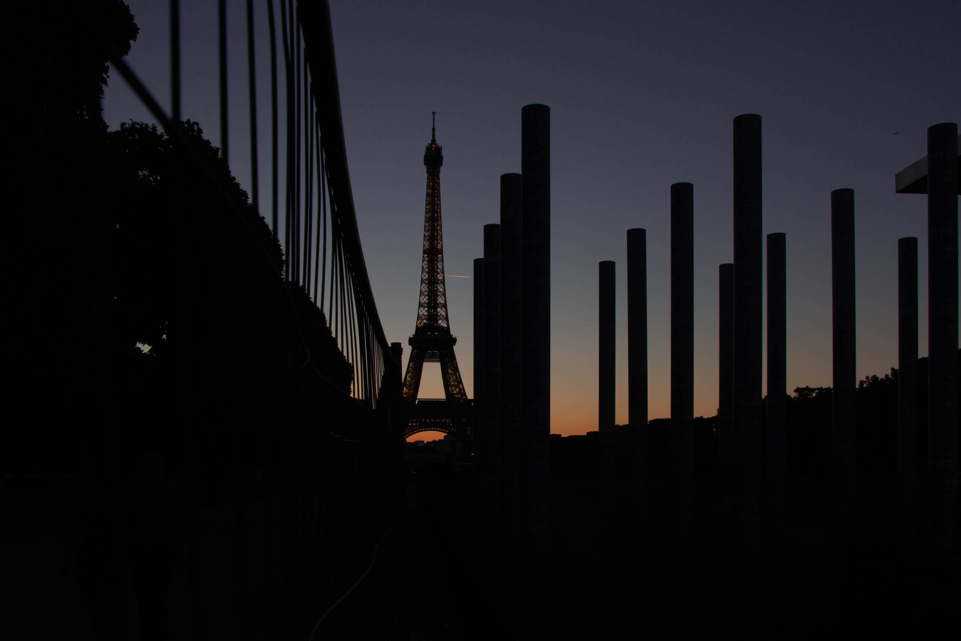 The timeless silhouette of the Eiffel Tower in Paris Wallpaper
