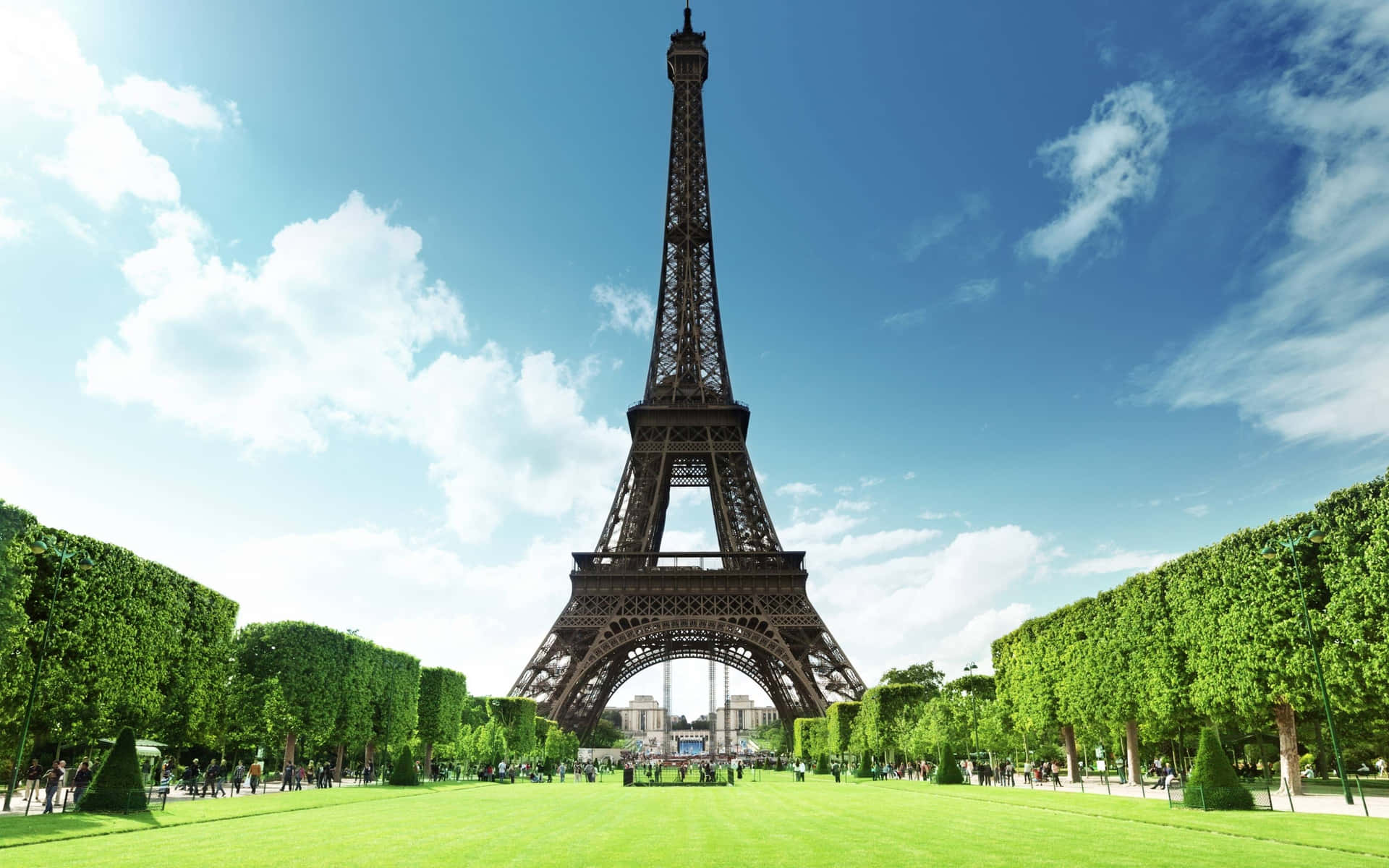 Oplevden Fascinerende Skønhed Af Det Ikoniske Eiffeltårn.