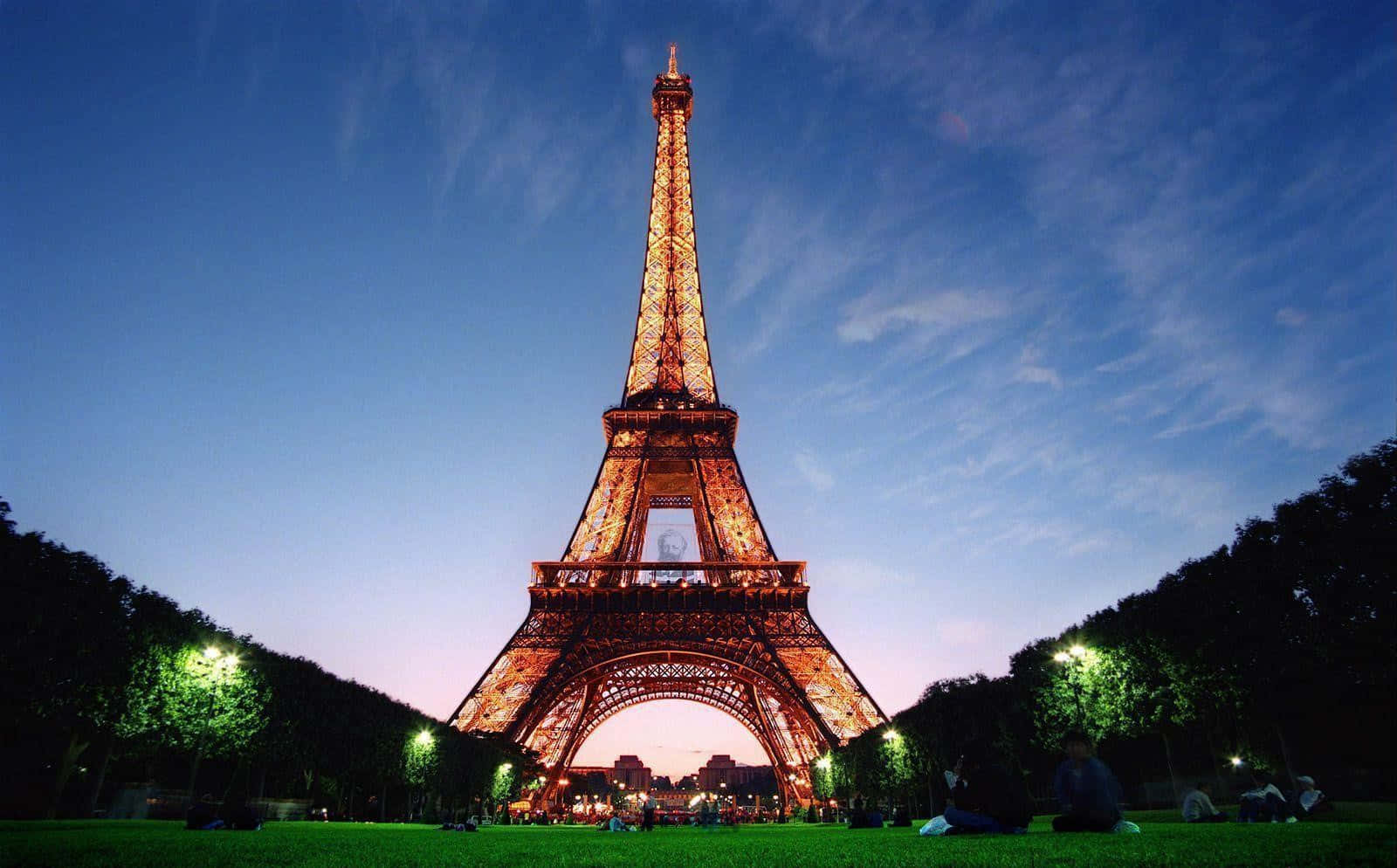 Utroligsolnedgangsudsigt Over Det Ikoniske Eiffeltårn I Paris, Frankrig.