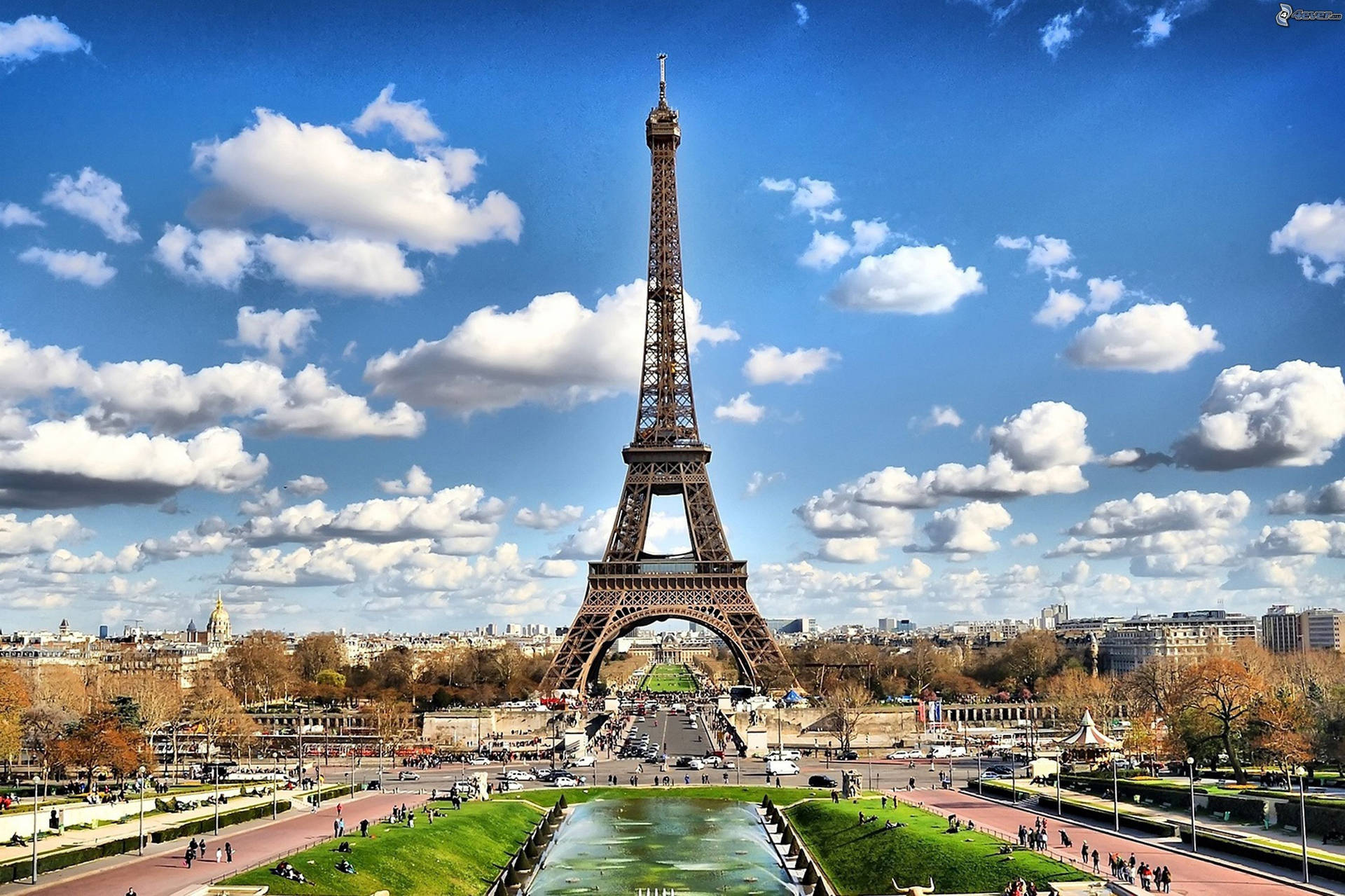 Eiffeltårnet Med Efterårstræer Wallpaper