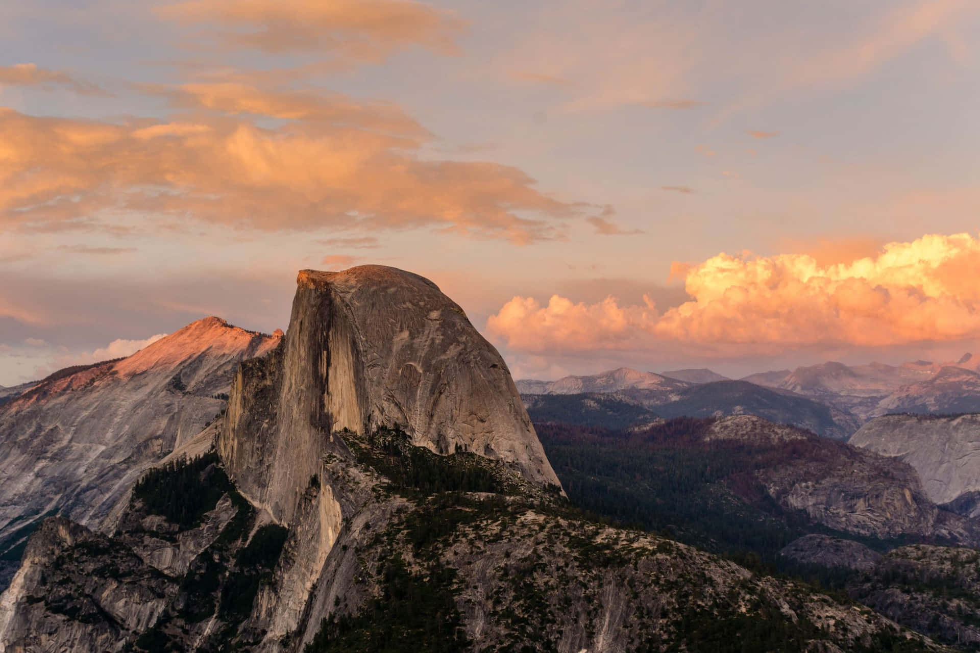 Elcapitan Half Dome Mountain Peak Would Be Translated To 